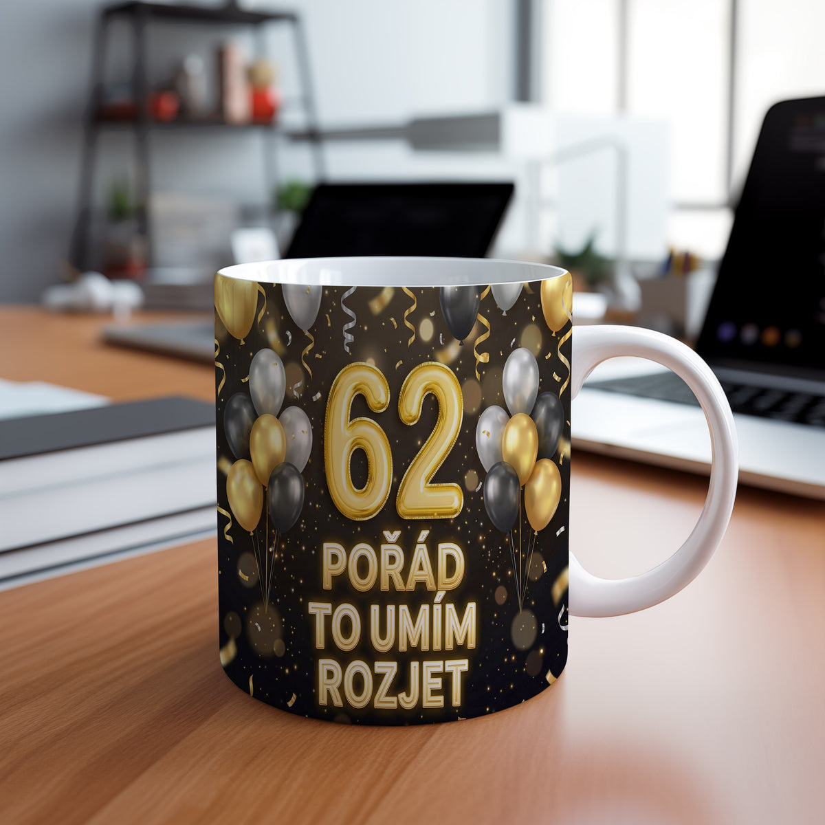 Narozeninový hrnek 62 let – POŘÁD TO UMÍM ROZJET