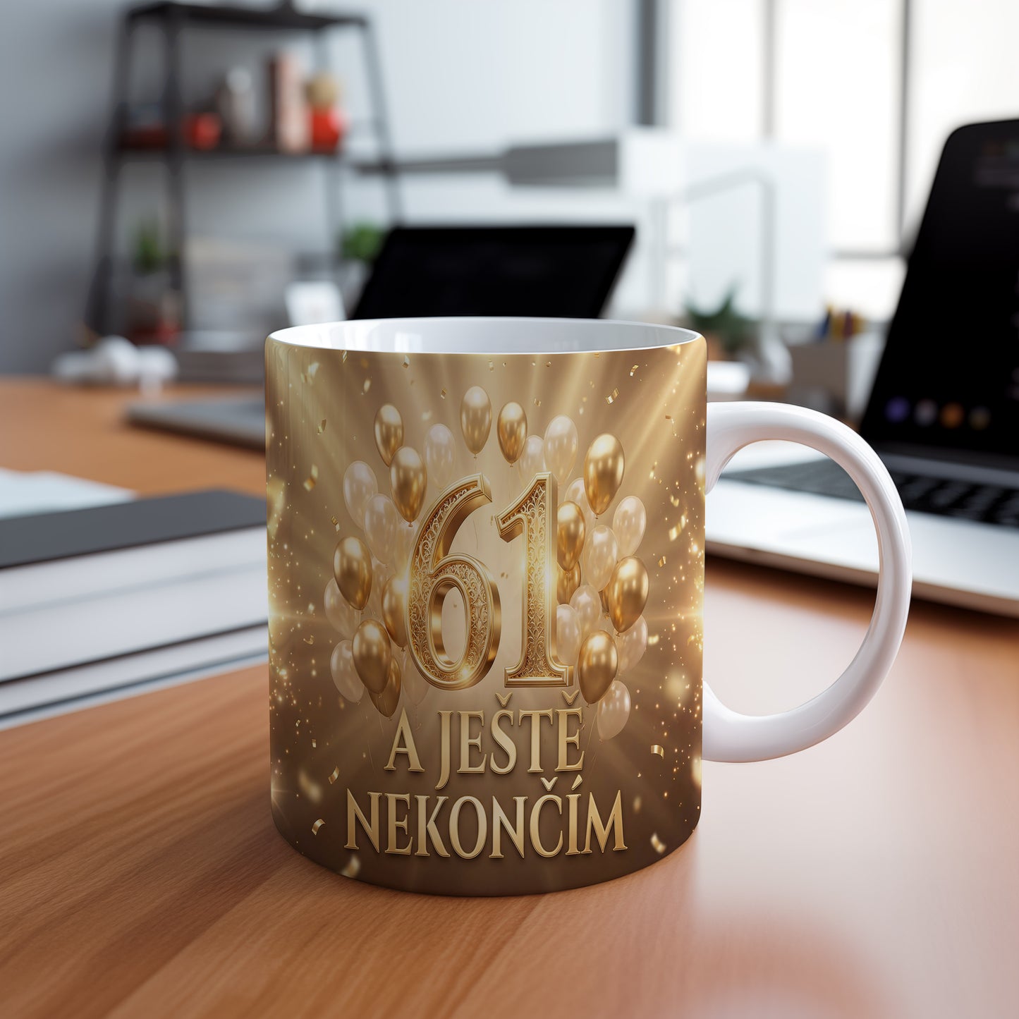 Narozeninový hrnek 61 let – A JEŠTĚ NEKONČÍM