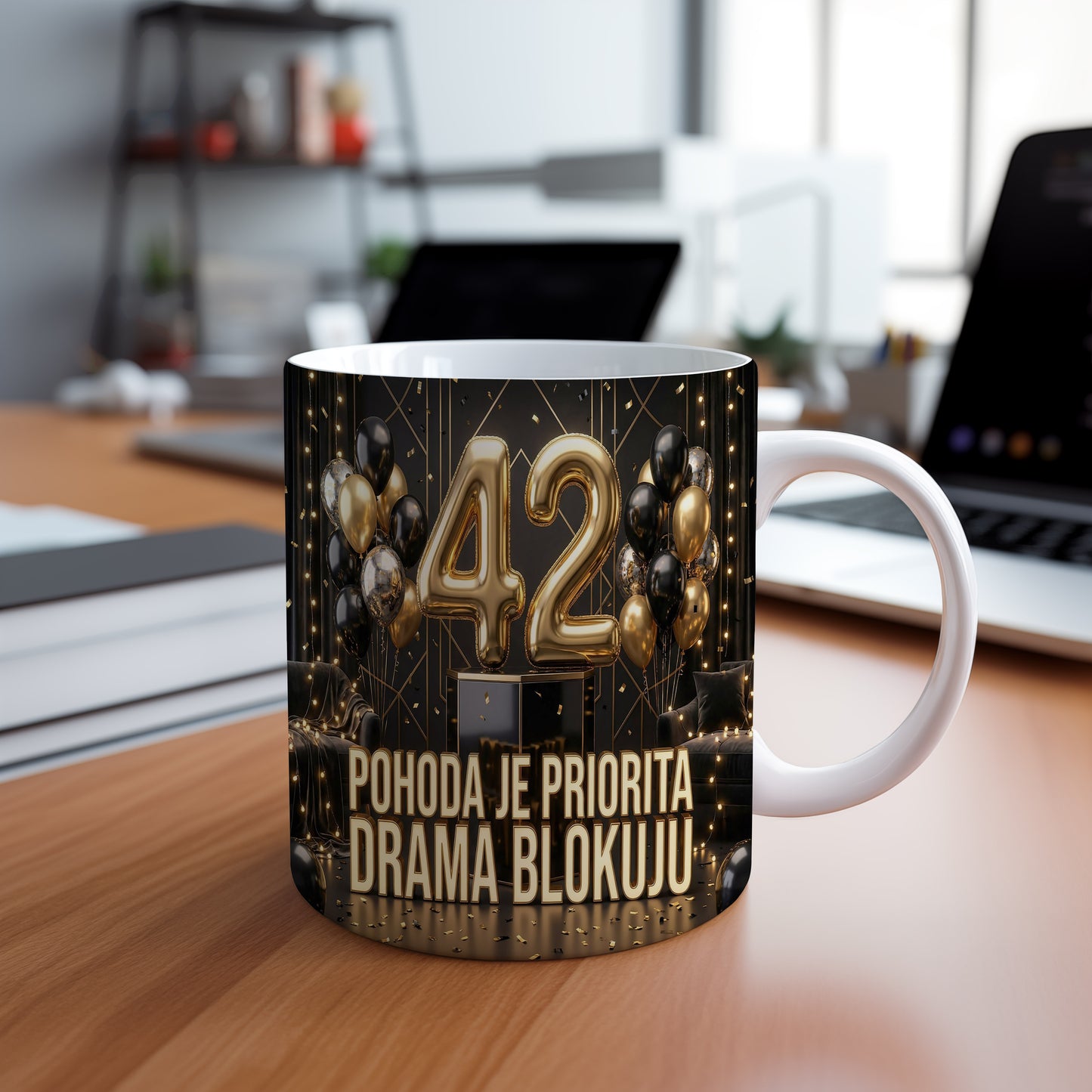 Narozeninový hrnek 42 let – POHODA JE PRIORITA DRAMA BLOKUJU