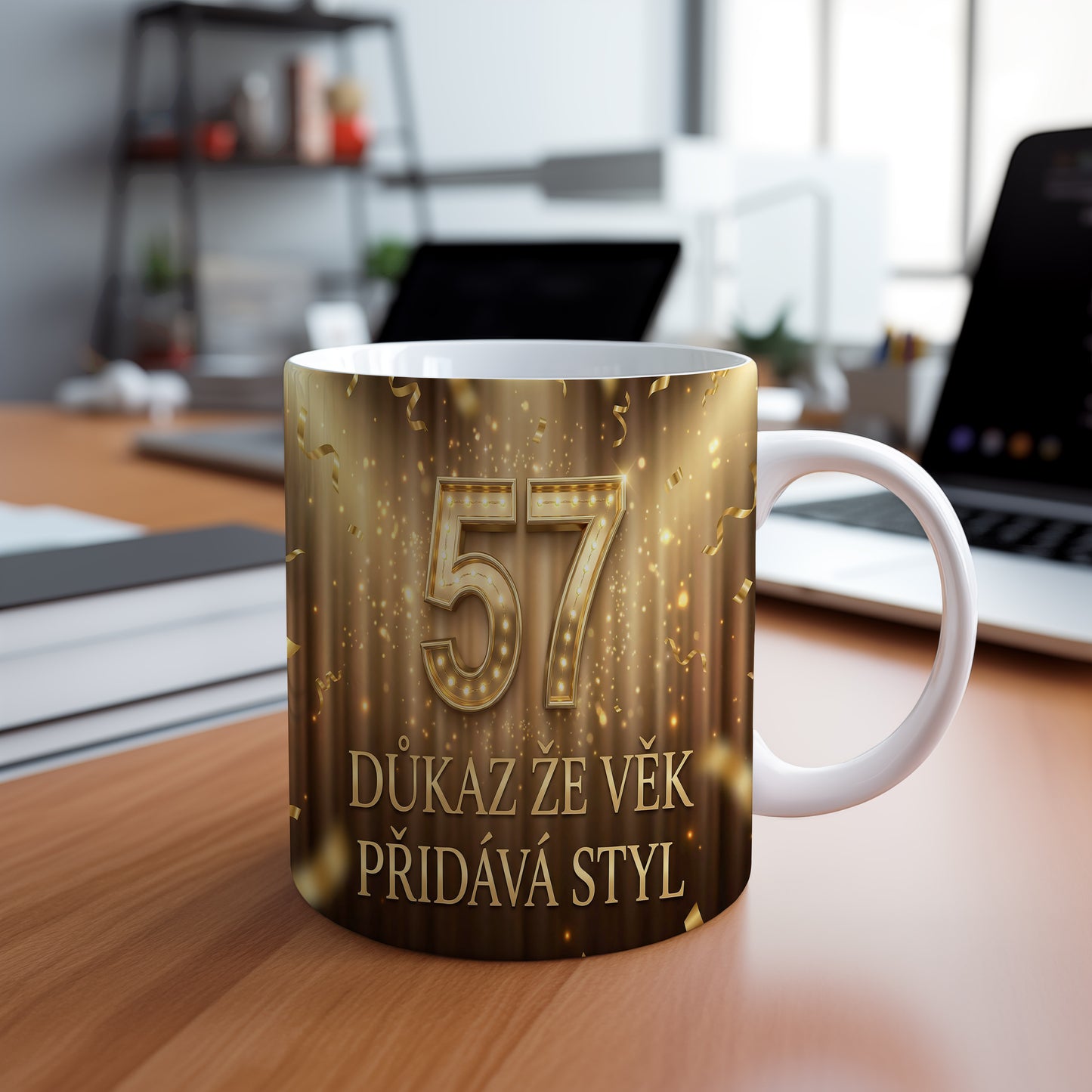 Narozeninový hrnek 57 let – DŮKAZ ŽE VĚK PŘIDÁVÁ STYL