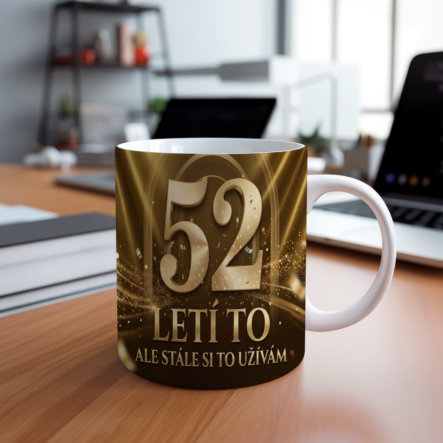 Narozeninový hrnek 52 let – LETÍ TO ALE STÁLE SI TO UŽÍVÁM