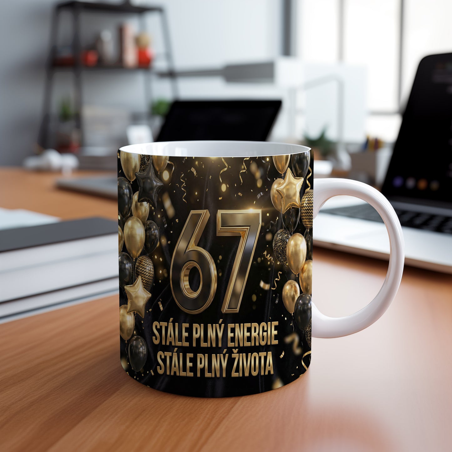 Narozeninový hrnek 67 let – STÁLE PLNÝ ENERGIE STÁLE PLNÝ ŽIVOTA