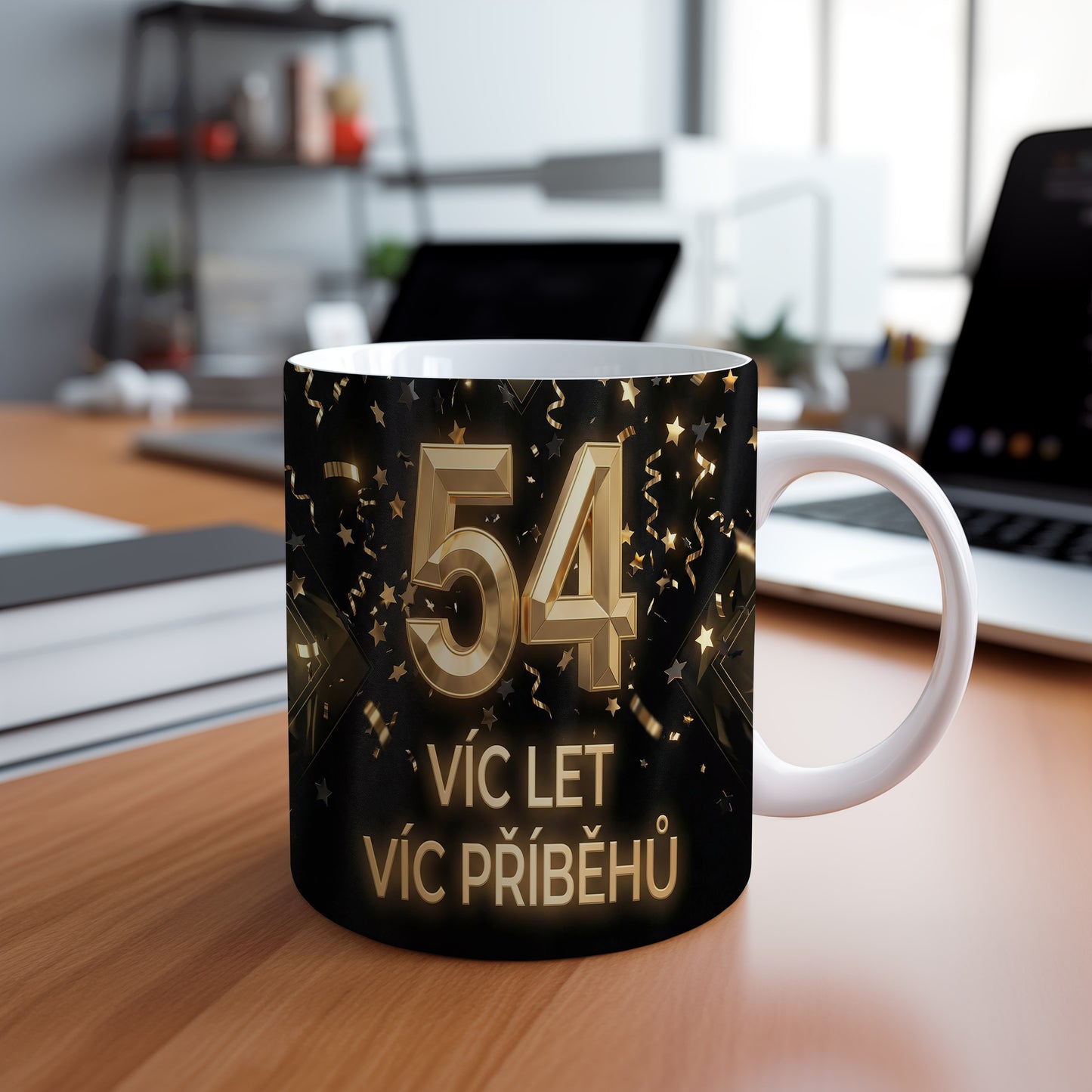 Narozeninový hrnek 54 let – VÍC LET VÍC PŘÍBĚHŮ
