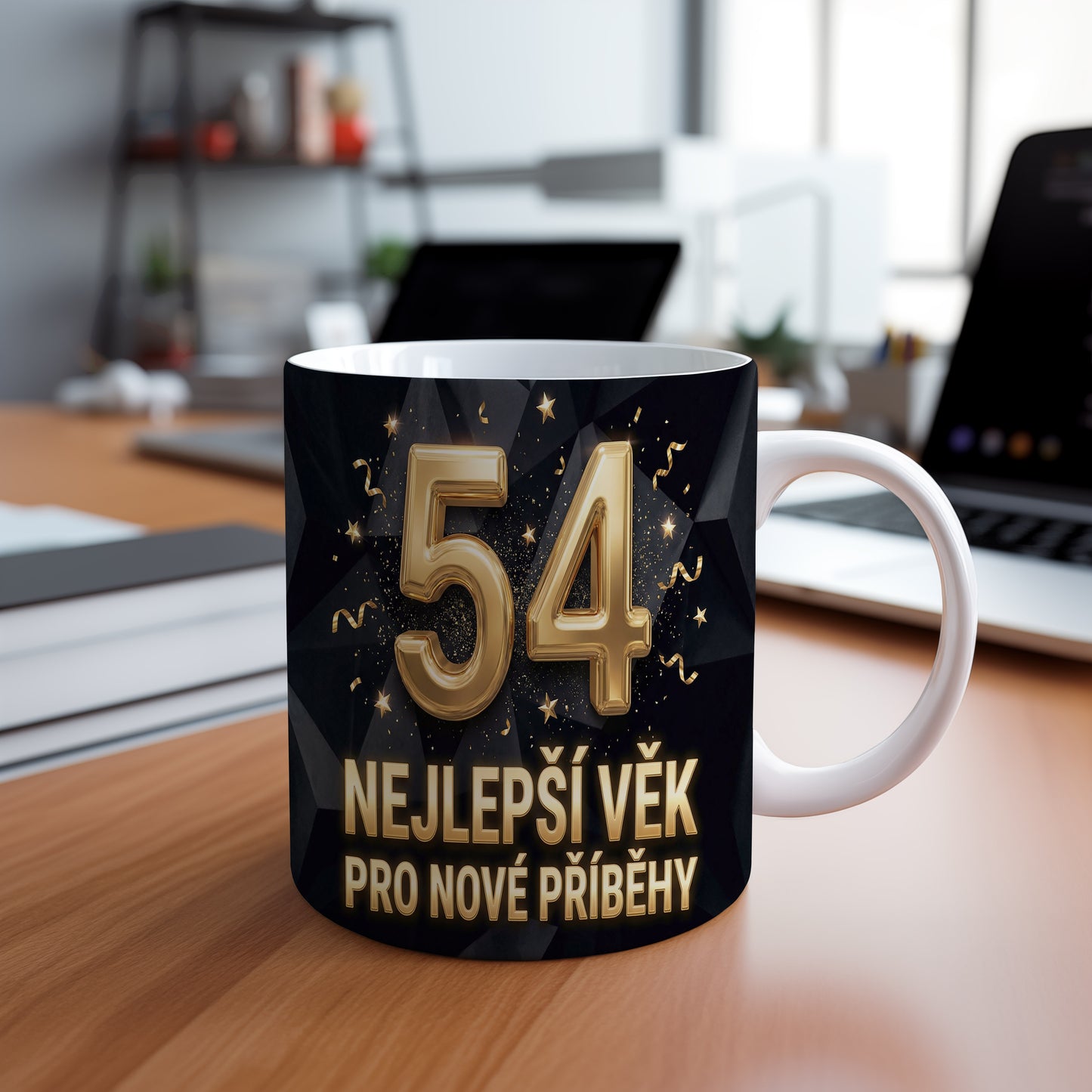Narozeninový hrnek 54 let – NEJLEPŠÍ VĚK PRO NOVÉ PŘÍBĚHY