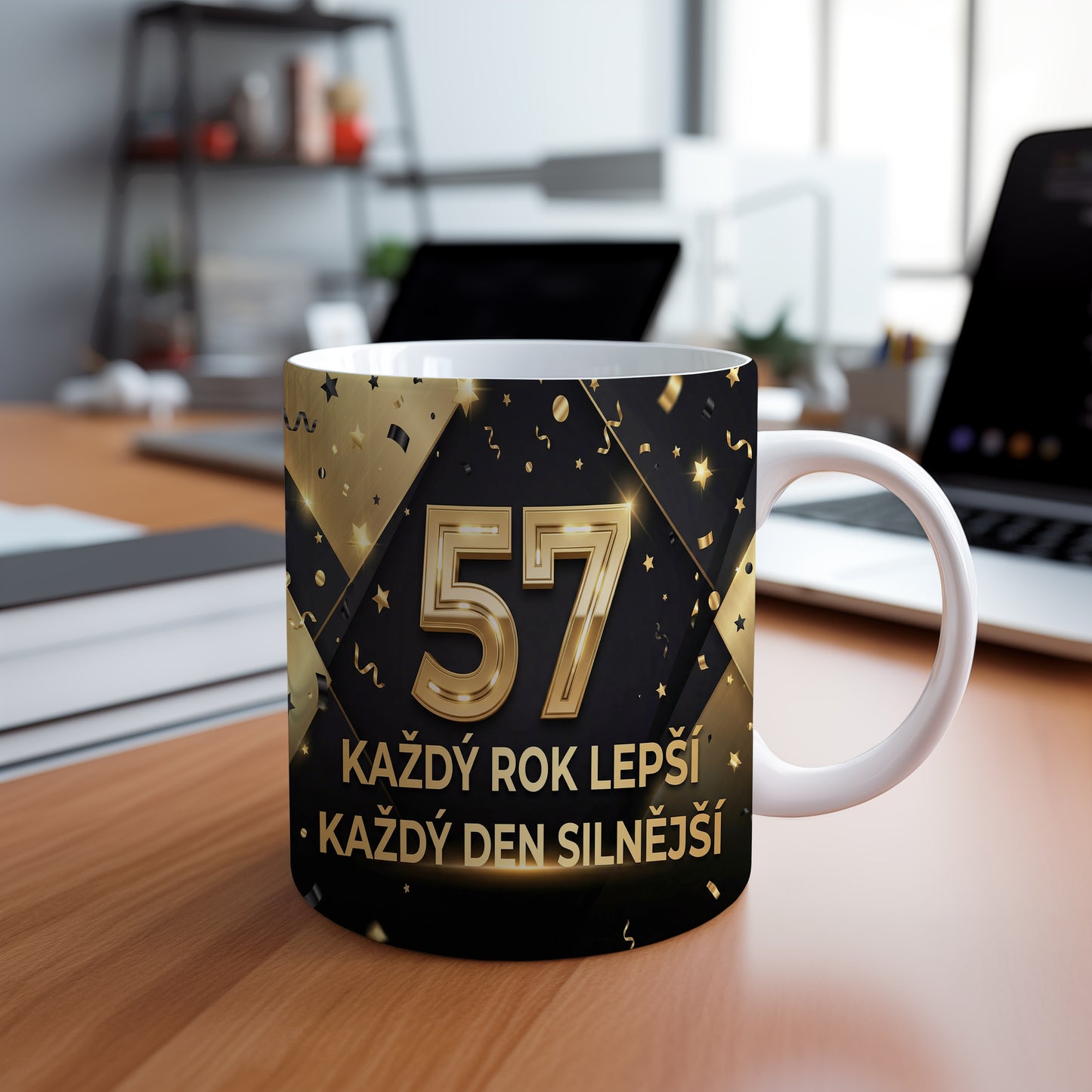 Narozeninový hrnek 57 let – KAŽDÝ ROK LEPŠÍ, KAŽDÝ DEN SILNĚJŠÍ