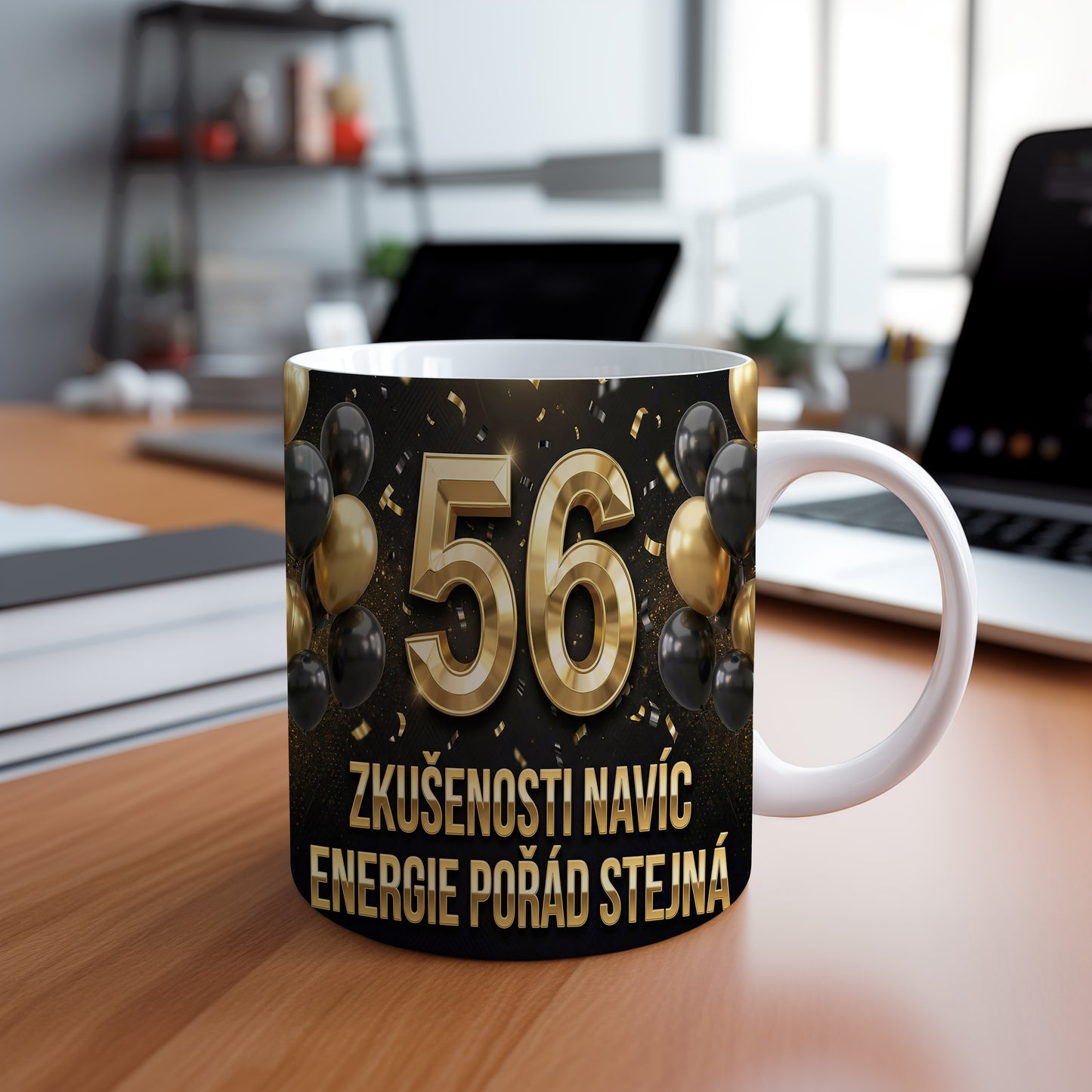 Narozeninový hrnek 56 let – ZKUŠENOSTI NAVÍC, ENERGIE POŘÁD STEJNÁ