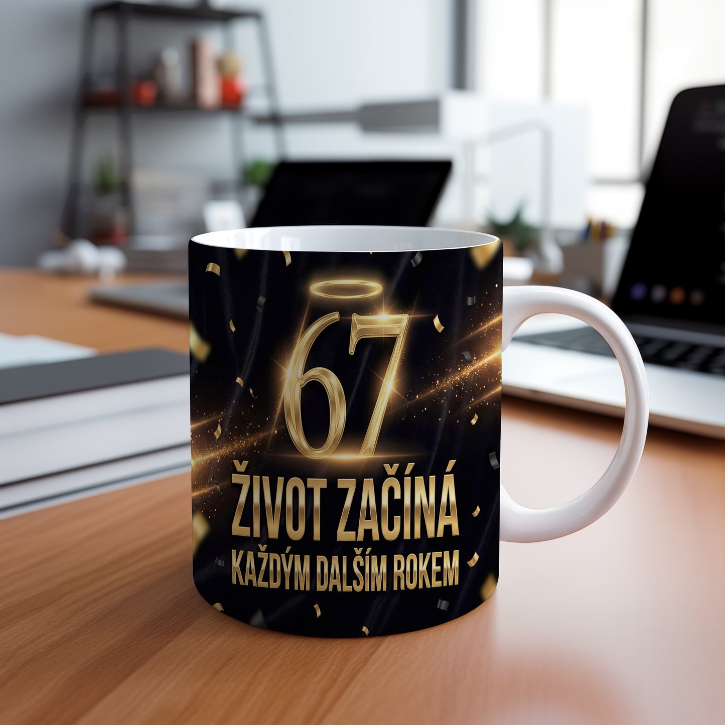 Narozeninový hrnek 67 let – ŽIVOT ZAČÍNÁ KAŽDÝM DALŠÍM ROKEM