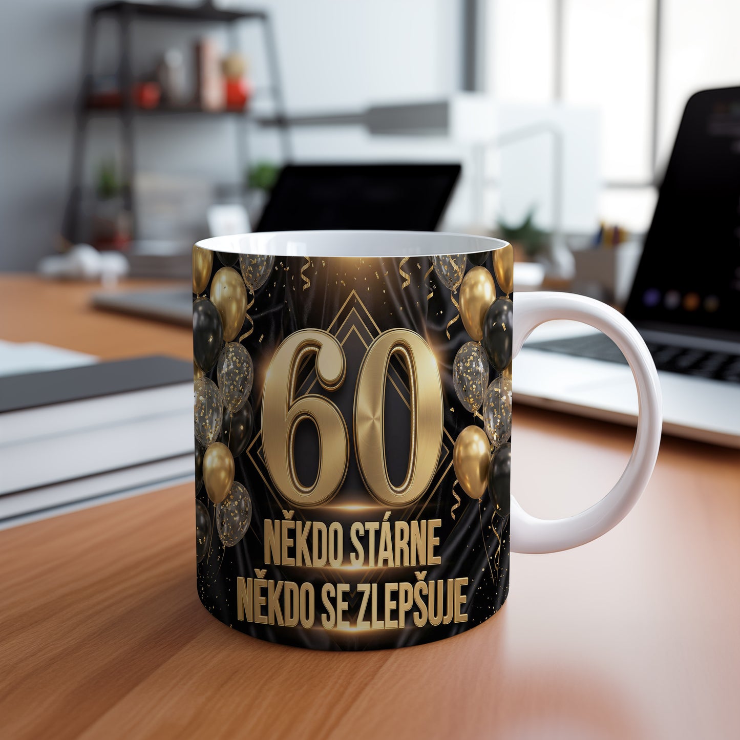 Narozeninový hrnek 60 let – NĚKDO STÁRNE NĚKDO SE ZLEPŠUJE
