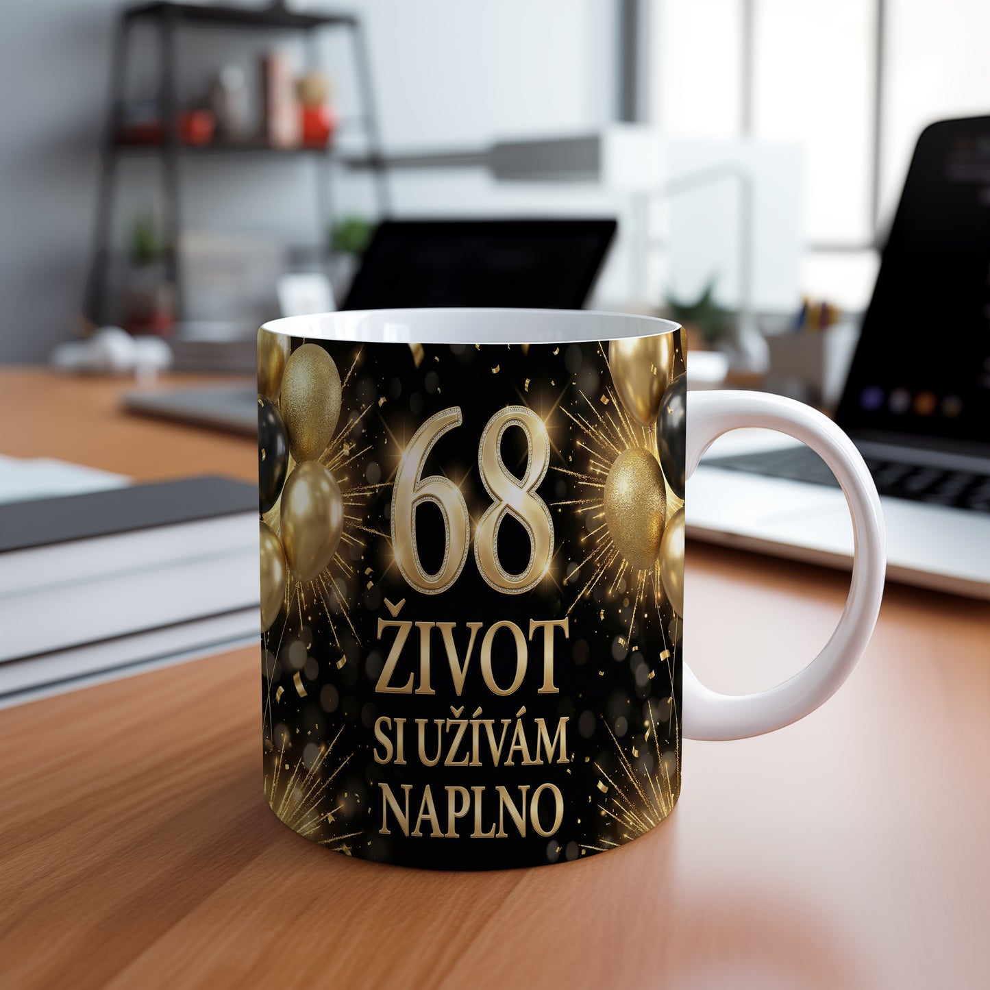 Narozeninový hrnek 68 let – ŽIVOT SI UŽÍVÁM NAPLNO