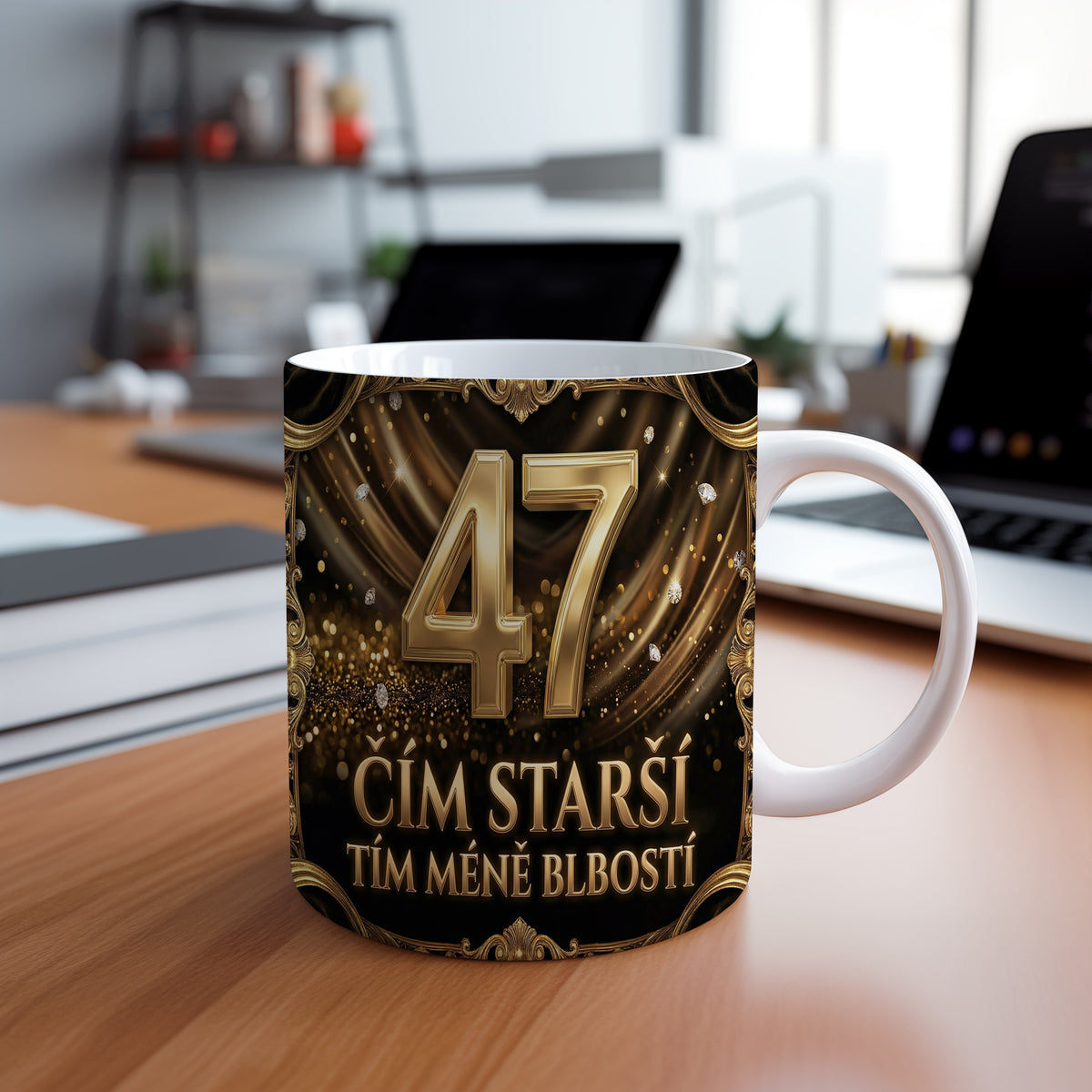 Narozeninový hrnek 47 let – ČÍM STARŠÍ TÍM MÉNĚ BLBOSTÍ