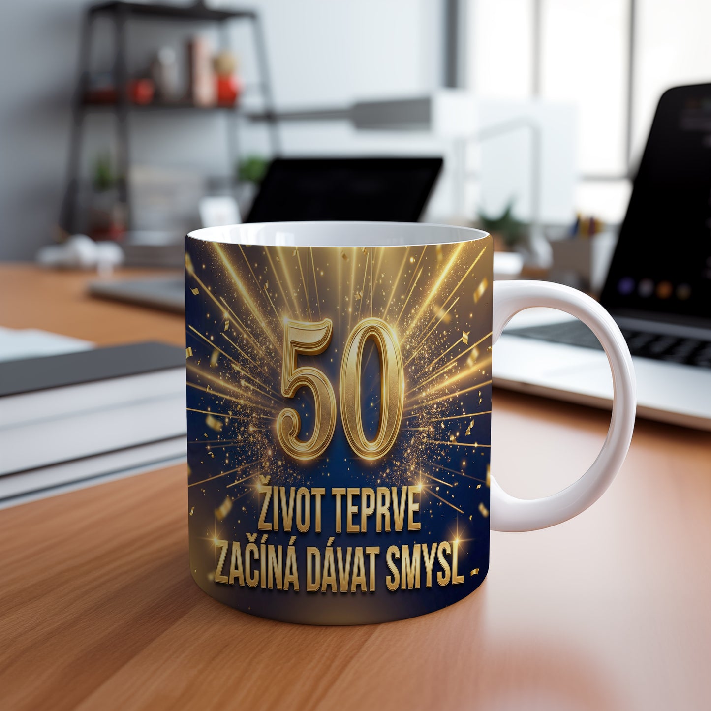 Narozeninový hrnek 50 let – ŽIVOT TEPRVE ZAČÍNÁ DÁVAT SMYSL.