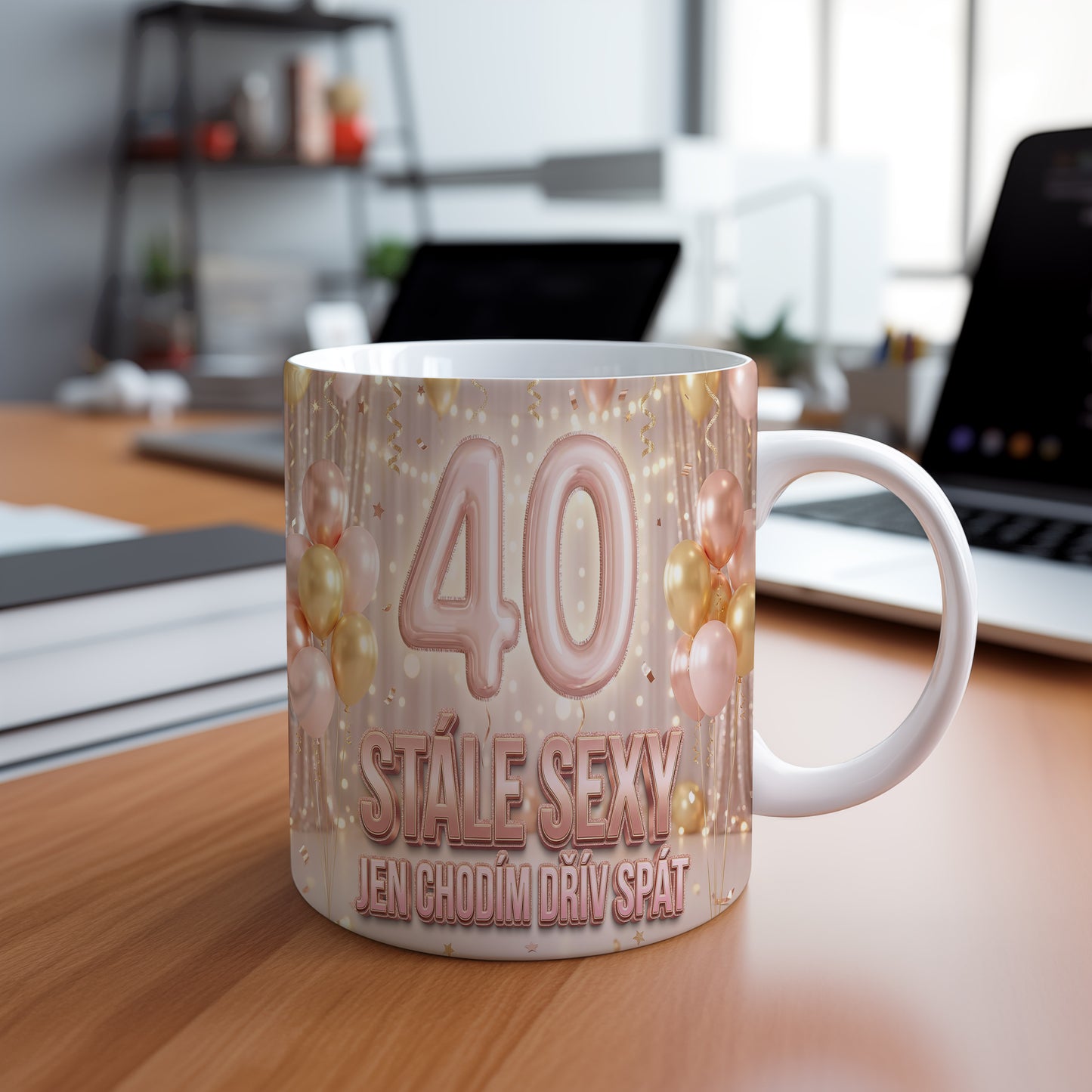 Narozeninový hrnek 40 let – STÁLE SEXY JEN CHODÍM DŘÍV SPÁT