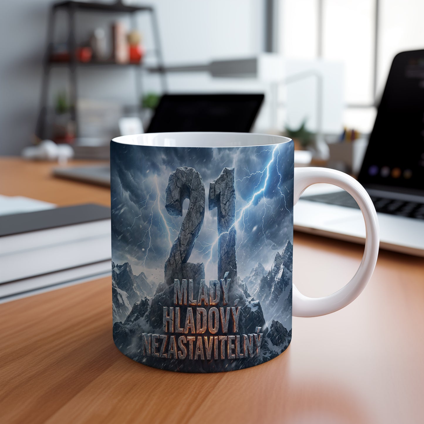 Narozeninový hrnek 21 let – MLADÝ, HLADOVÝ, NEZASTAVITELNÝ
