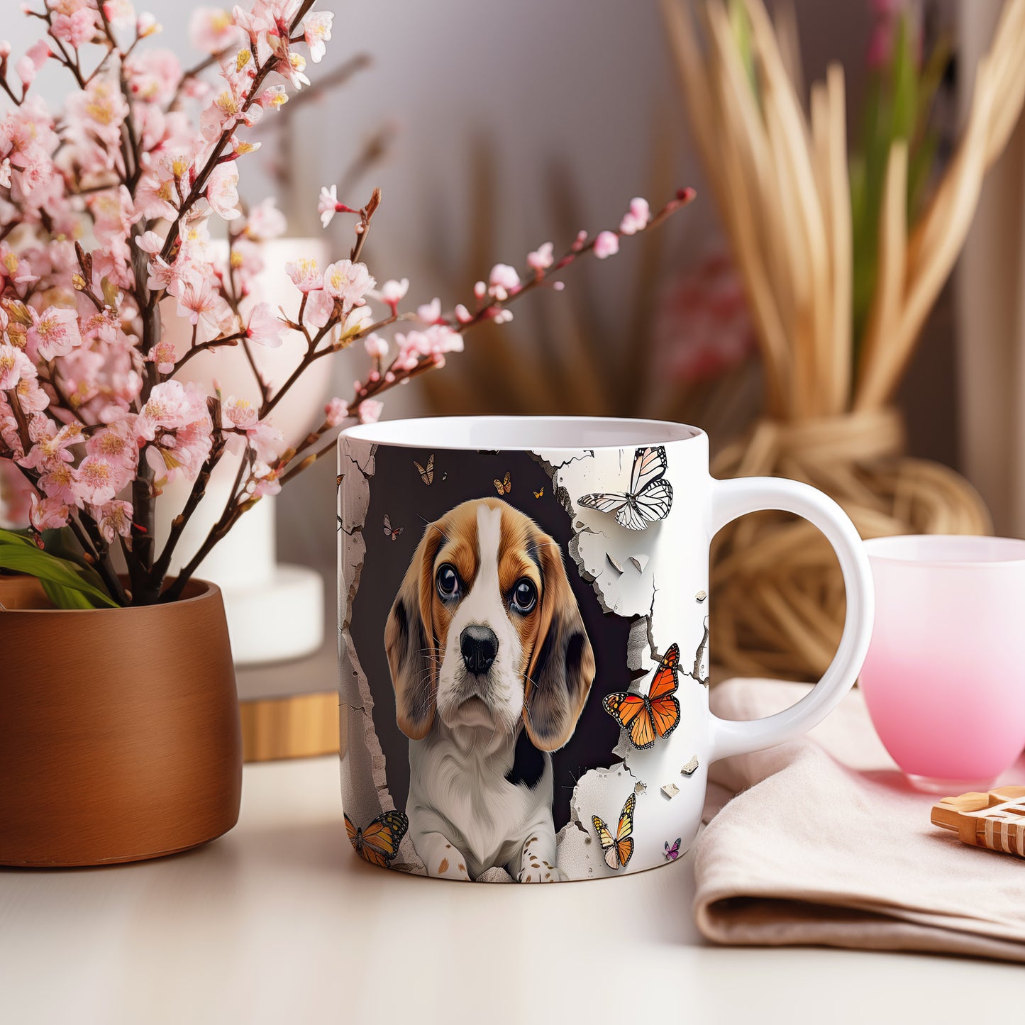 Hrnek s beagle štěnětem a motýly