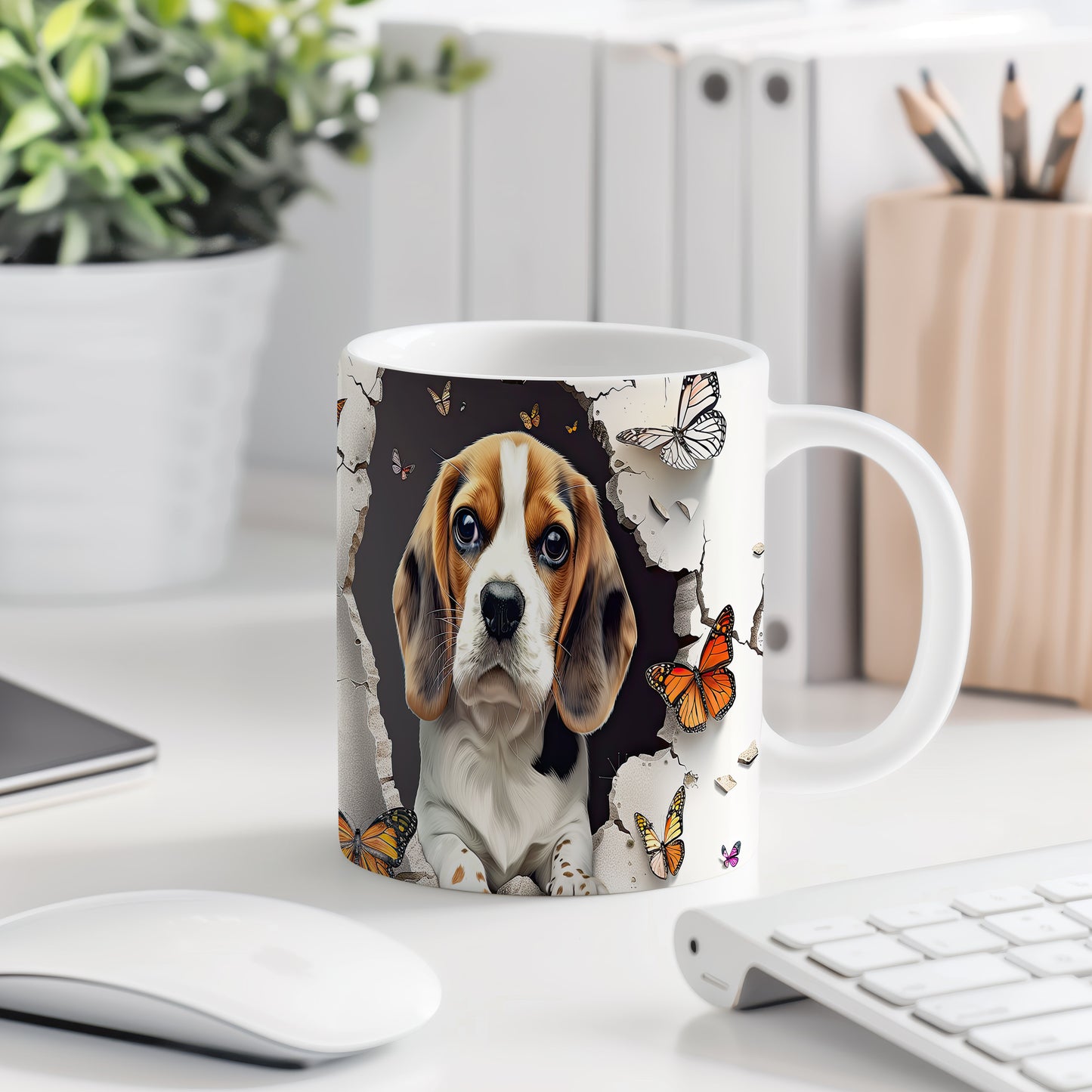 Hrnek s beagle štěnětem a motýly