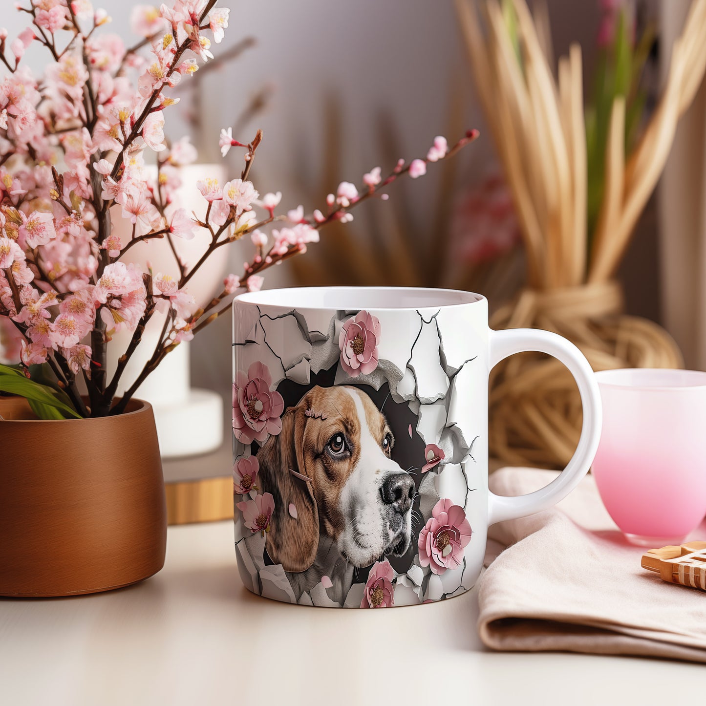 Hrnek s beagle psem a květinami