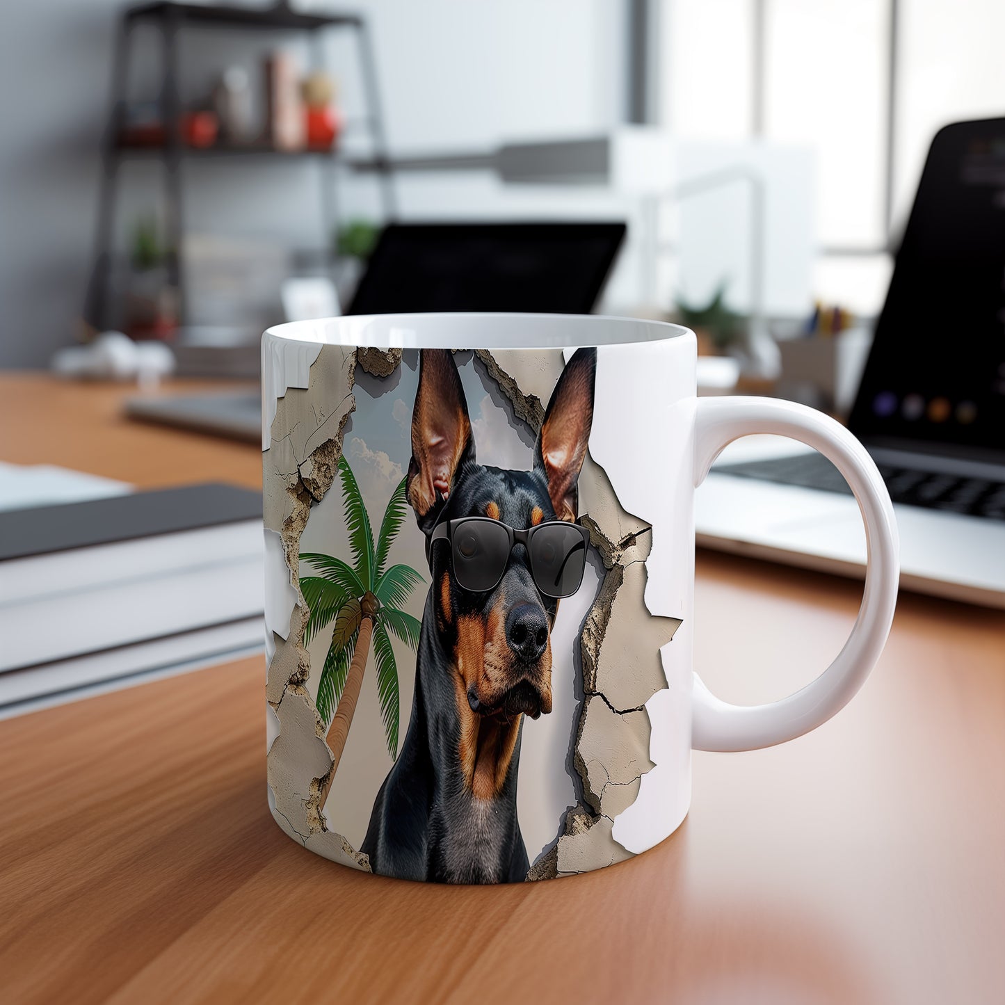 Hrnek s roztomilým dobermanem v brýlích