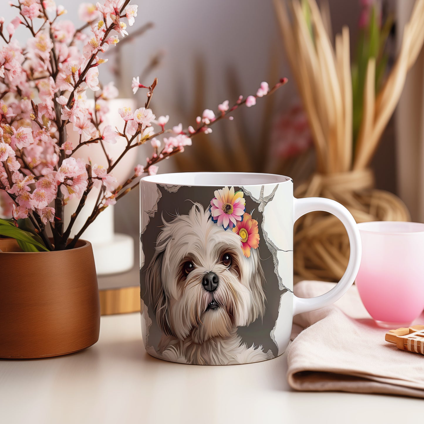 Hrnek se šťastným shihtzu a květy