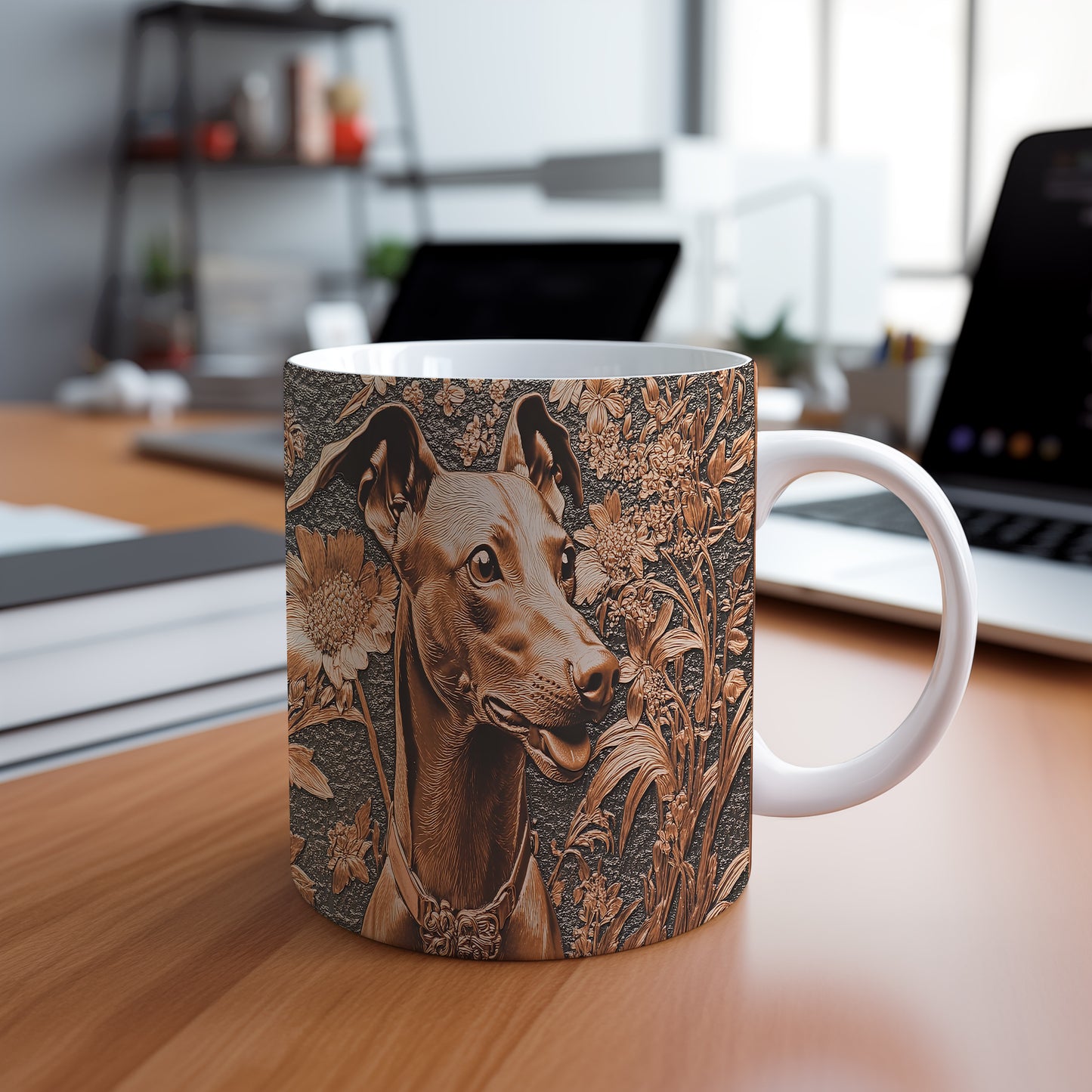 Hrnek s motivem psa a květinami