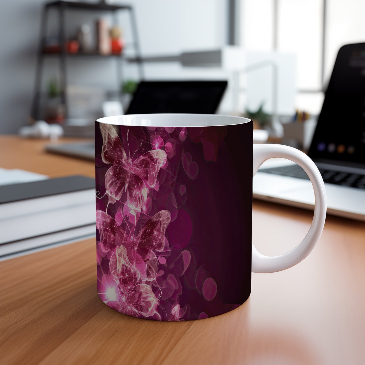 Hrnek s třpytivými motýly