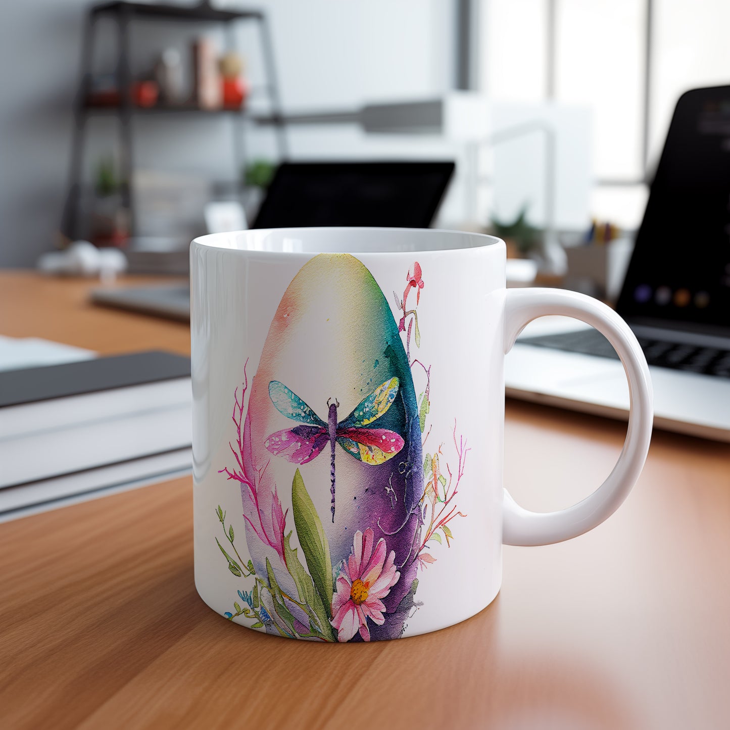 Hrnek s barevnými vážkami – výrazným designem