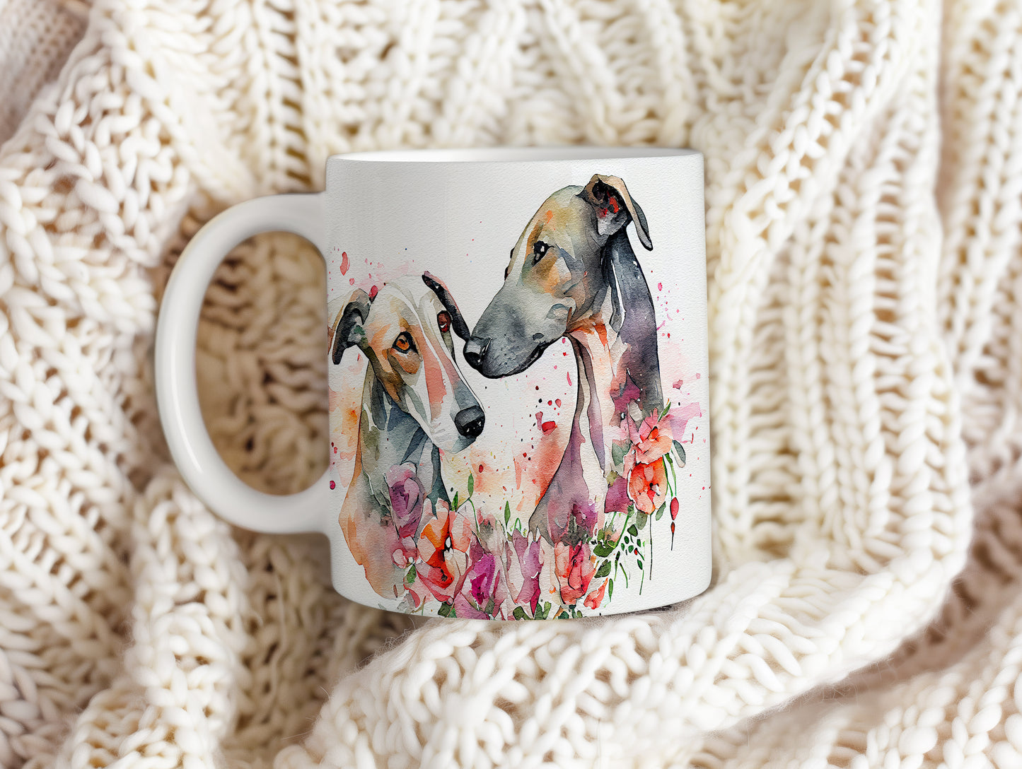Hrnek s akvarelovými greyhoundy v květinovém designu