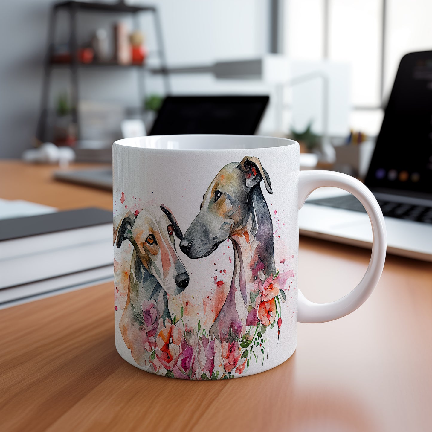 Hrnek s akvarelovými greyhoundy v květinovém designu