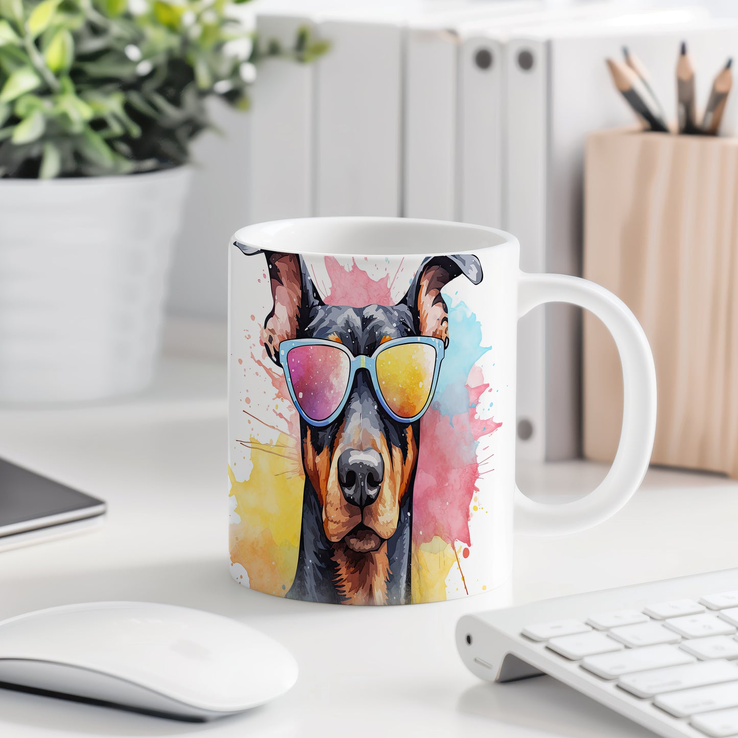 Hrnek s roztomilým dobermanem v brýlích – modrými detaily