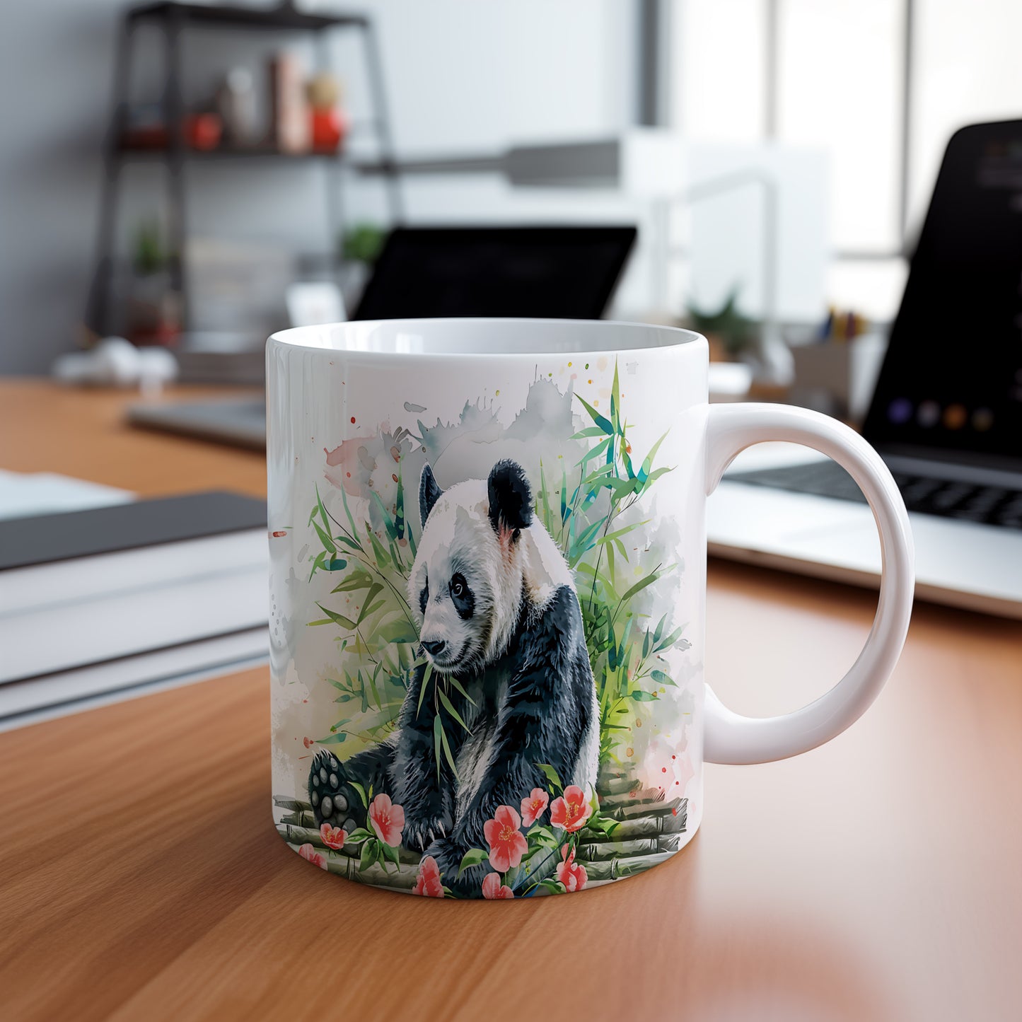 Hrnek s roztomilou pandou – malířským vzhledem