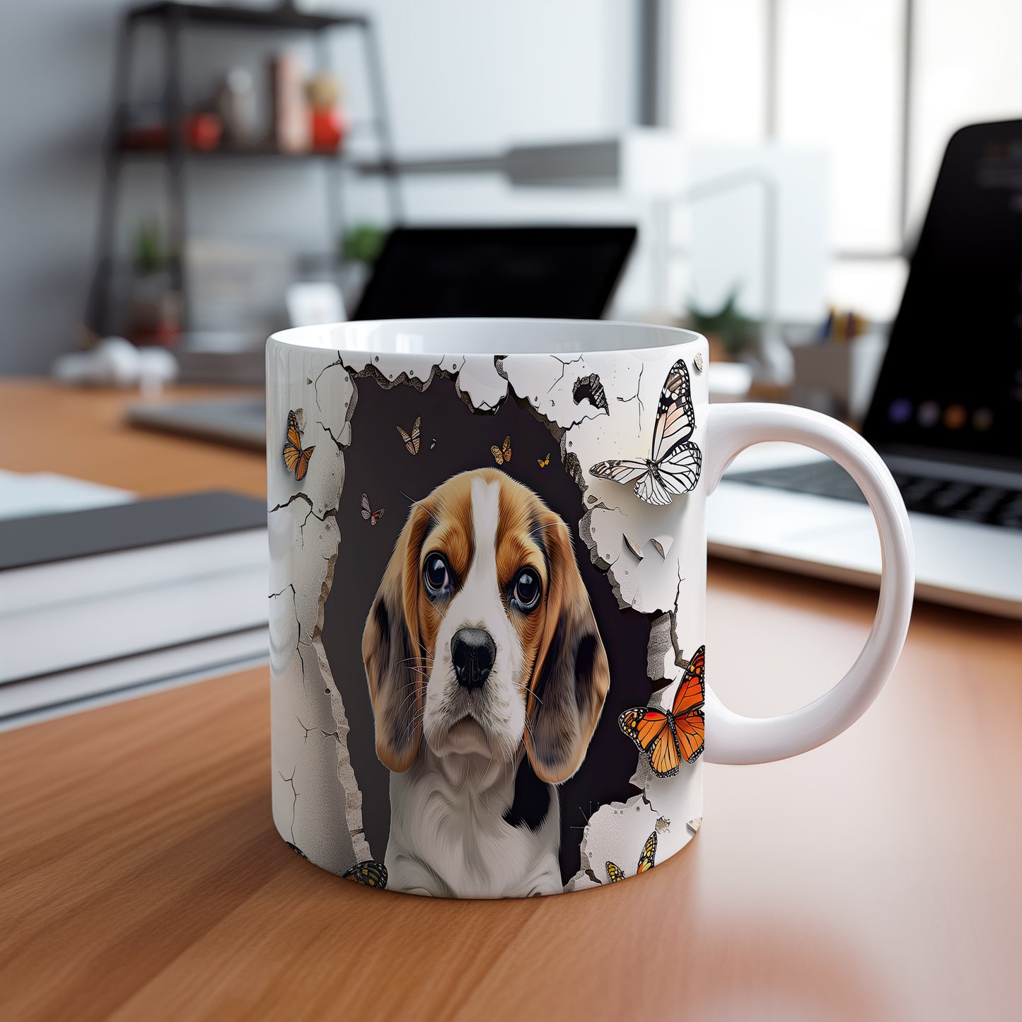 Hrnek s beagle psem a motýly