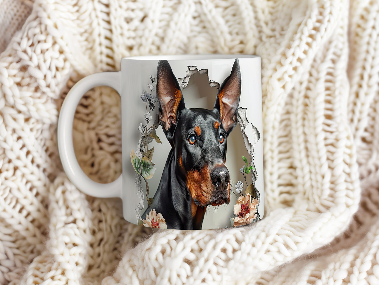 Hrnek s dobermanem a květinami