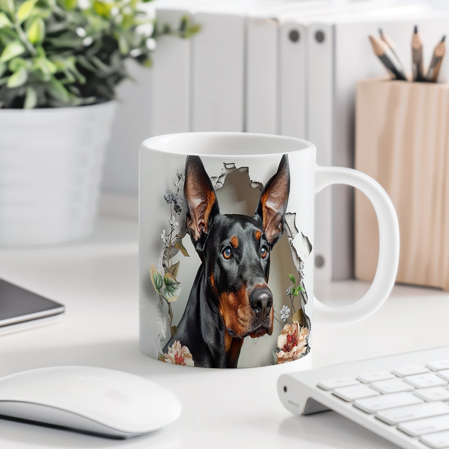 Hrnek s dobermanem a květinami