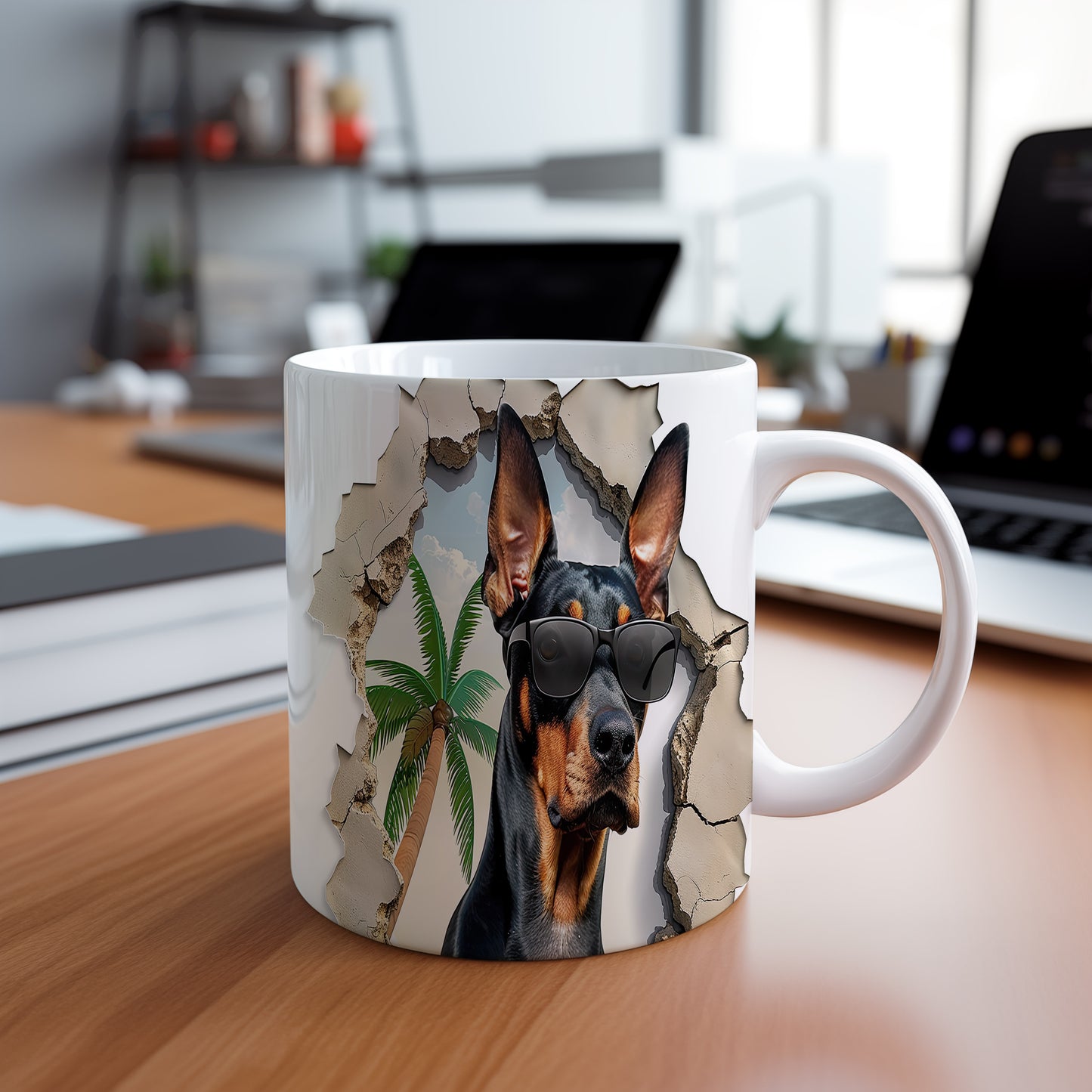 Hrnek s Dobermanem a slunečnými palmami