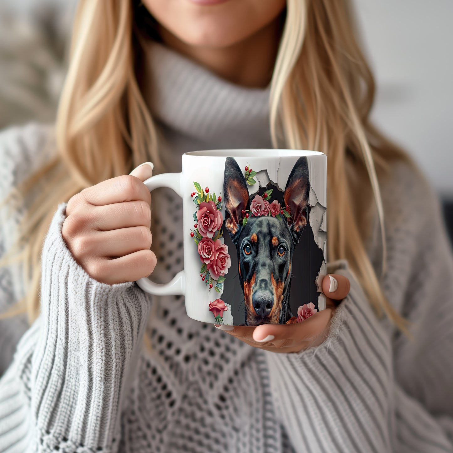 Hrnek s dobermanem a květinovou korunou