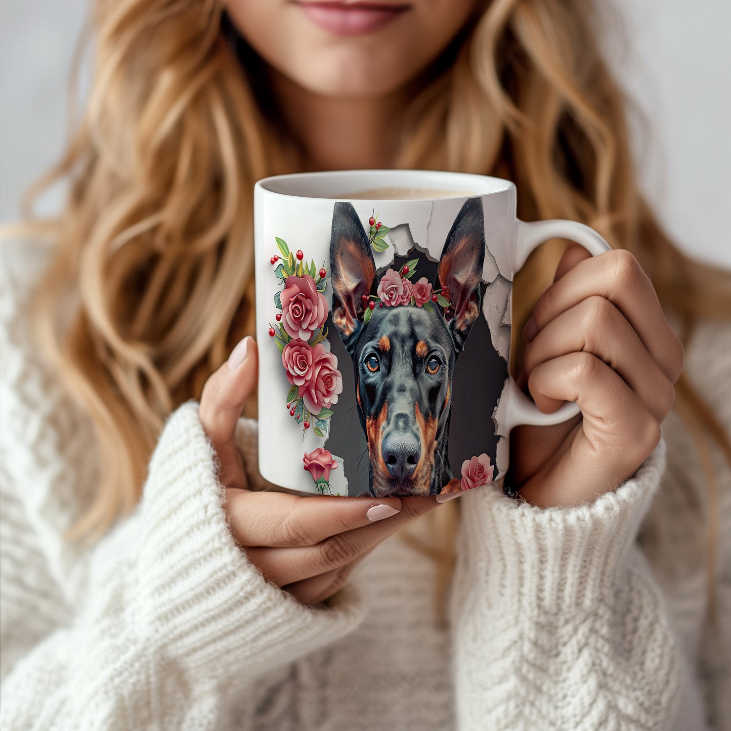 Hrnek s dobermanem a květinovou korunou