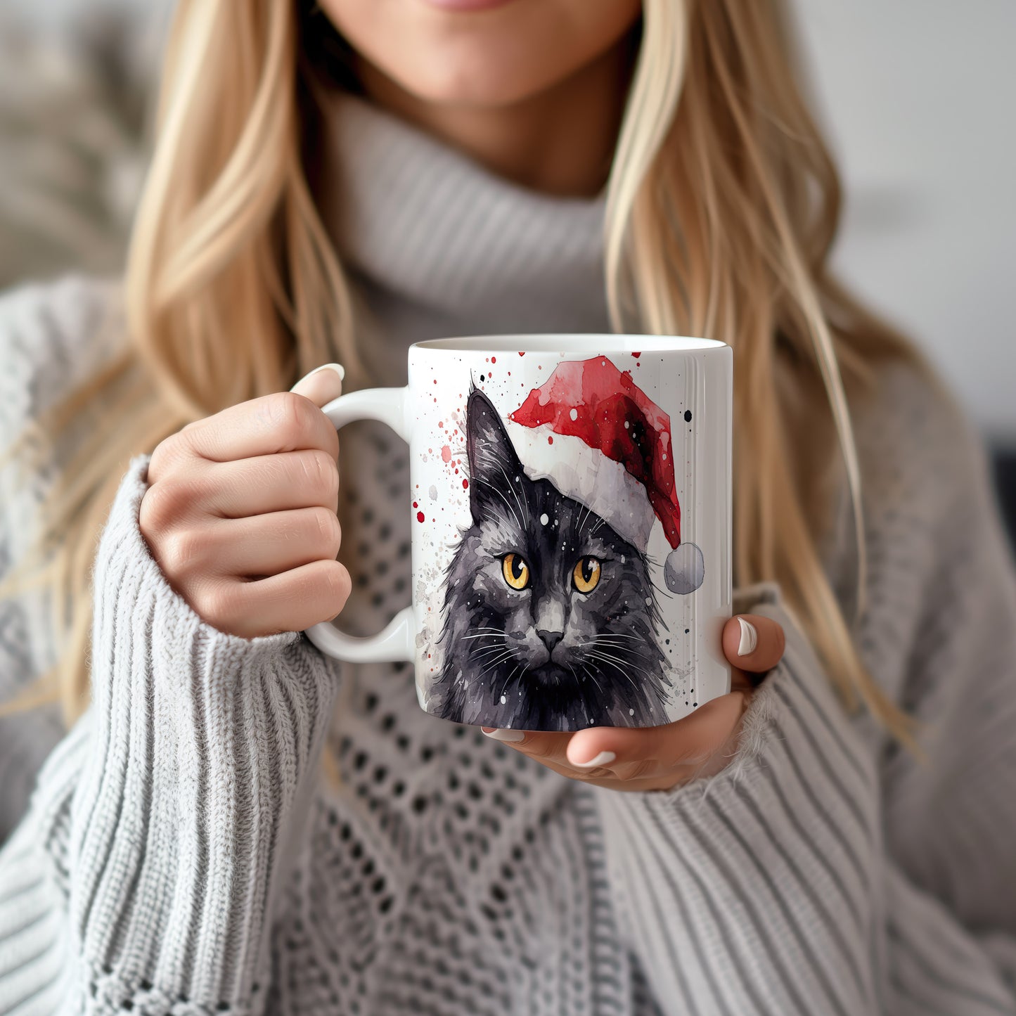 Hrnek se černou kočkou v čepici Santa