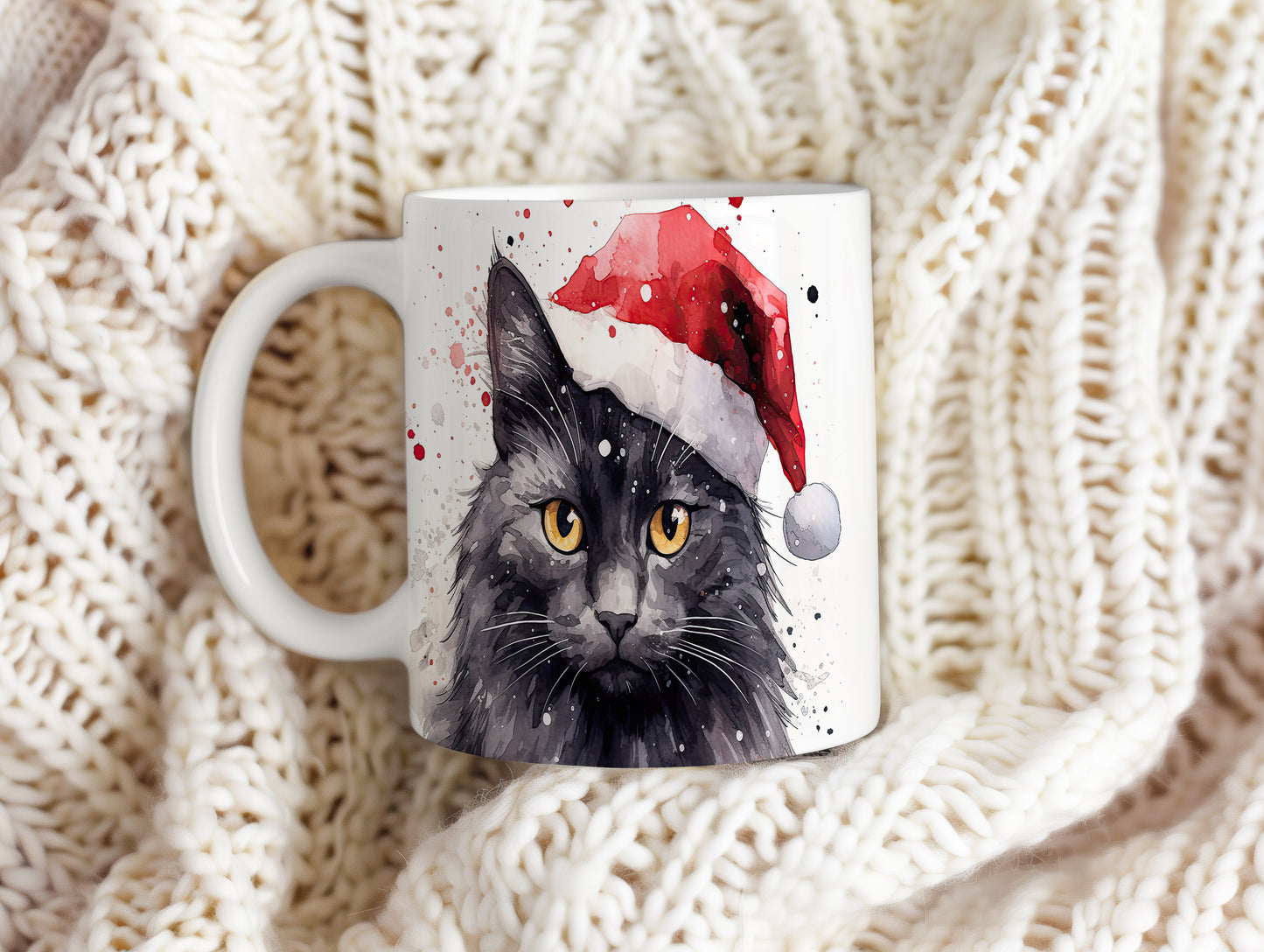 Hrnek se černou kočkou v čepici Santa