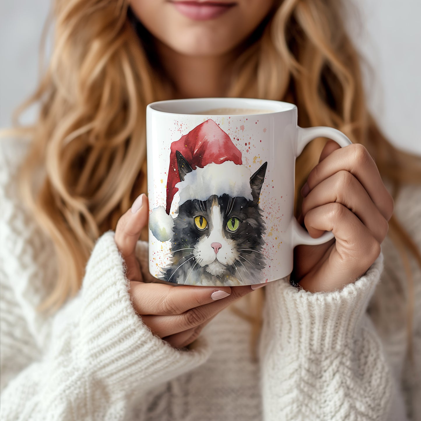 Hrnek s kočkou v Santa čepici – roztomilá digitální ilustrace