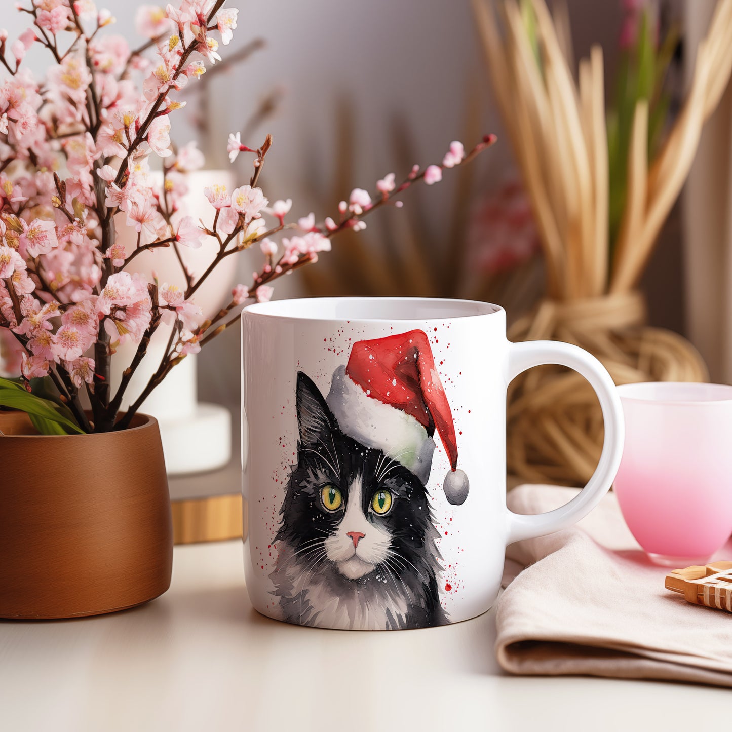 Hrnek s kočkou v Santa klobouku – jemnými detaily
