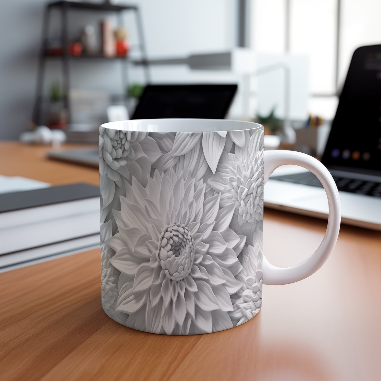 Hrnek s elegantním květinovým vzorem v šedých tónech – 3D efektem