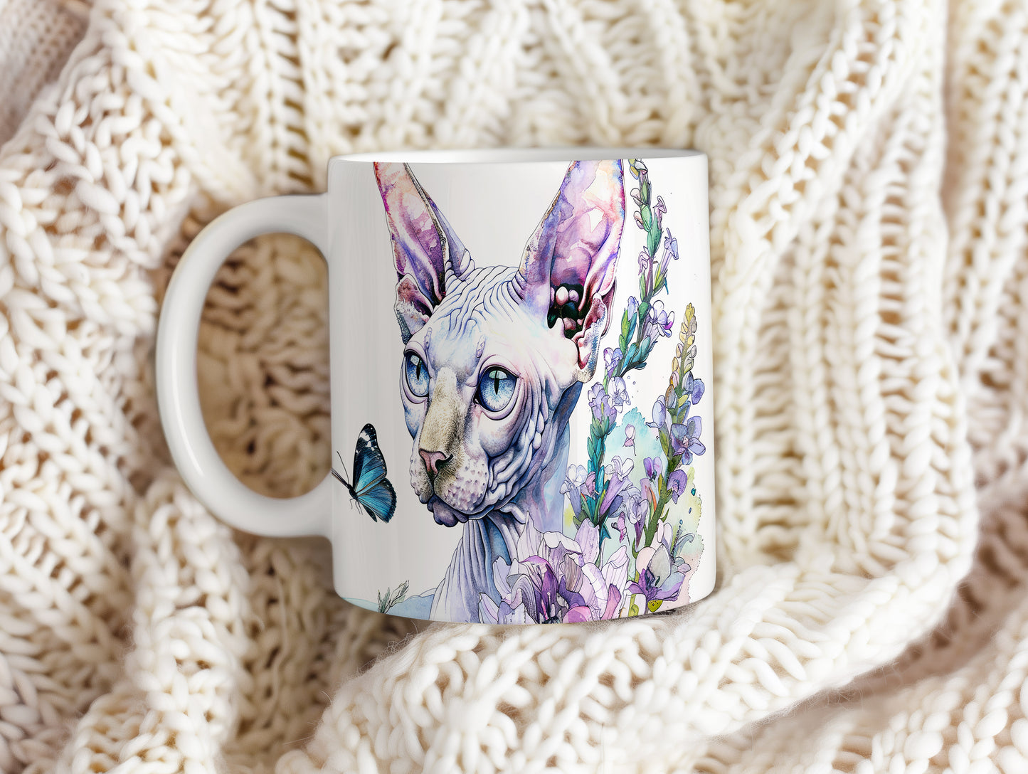 Hrnek se sphynxem a květinami – modrými detaily
