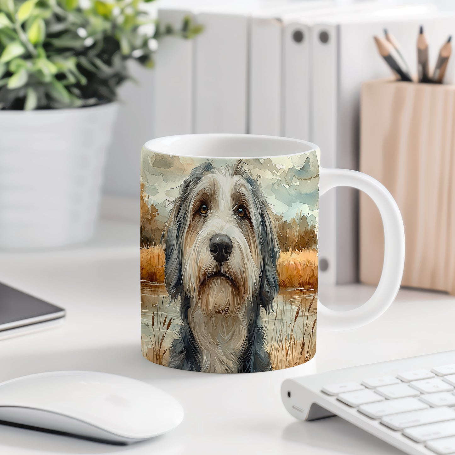 Hrnek s portrétem bearded collie v přírodě