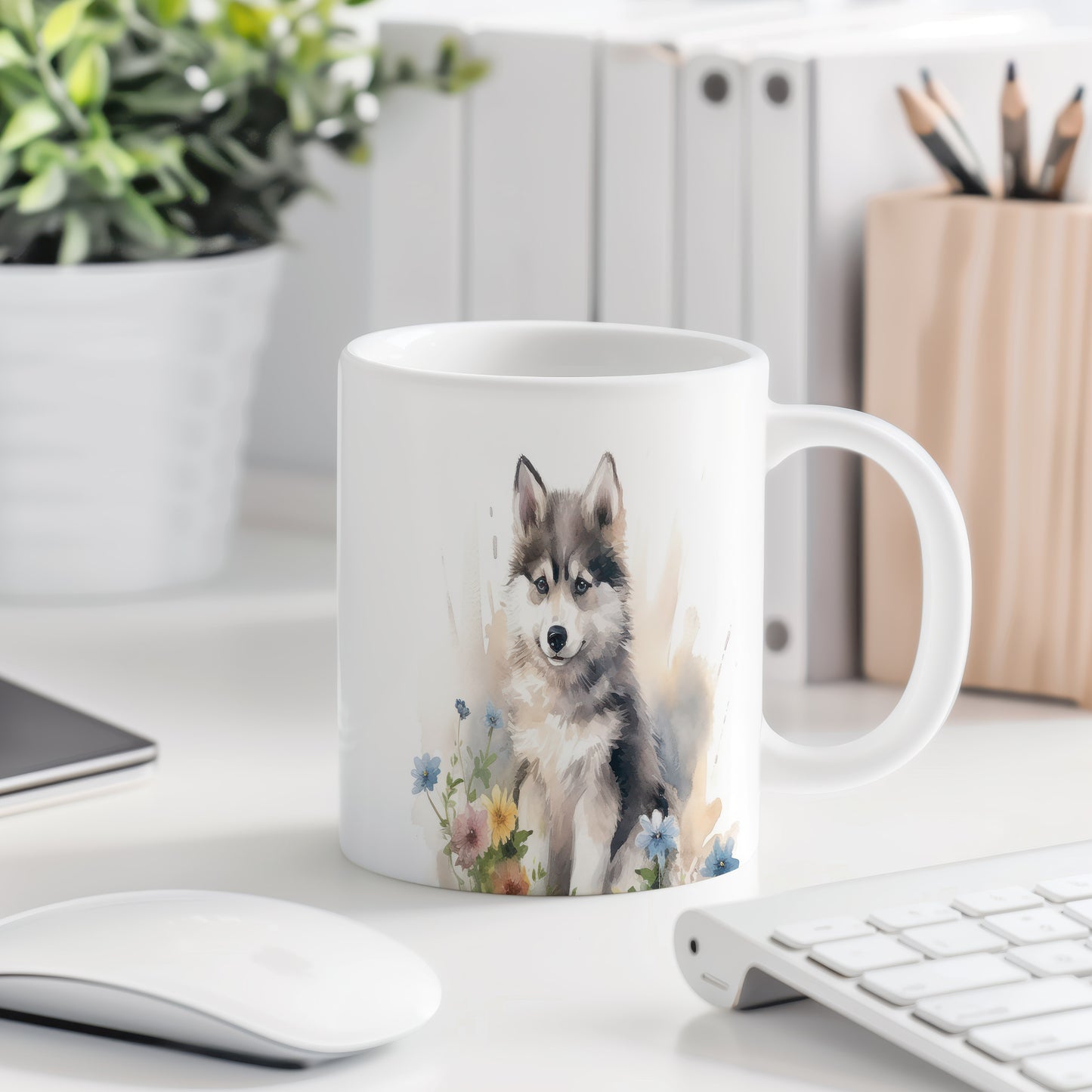 Hrnek se štěnětem huskyho a květinami