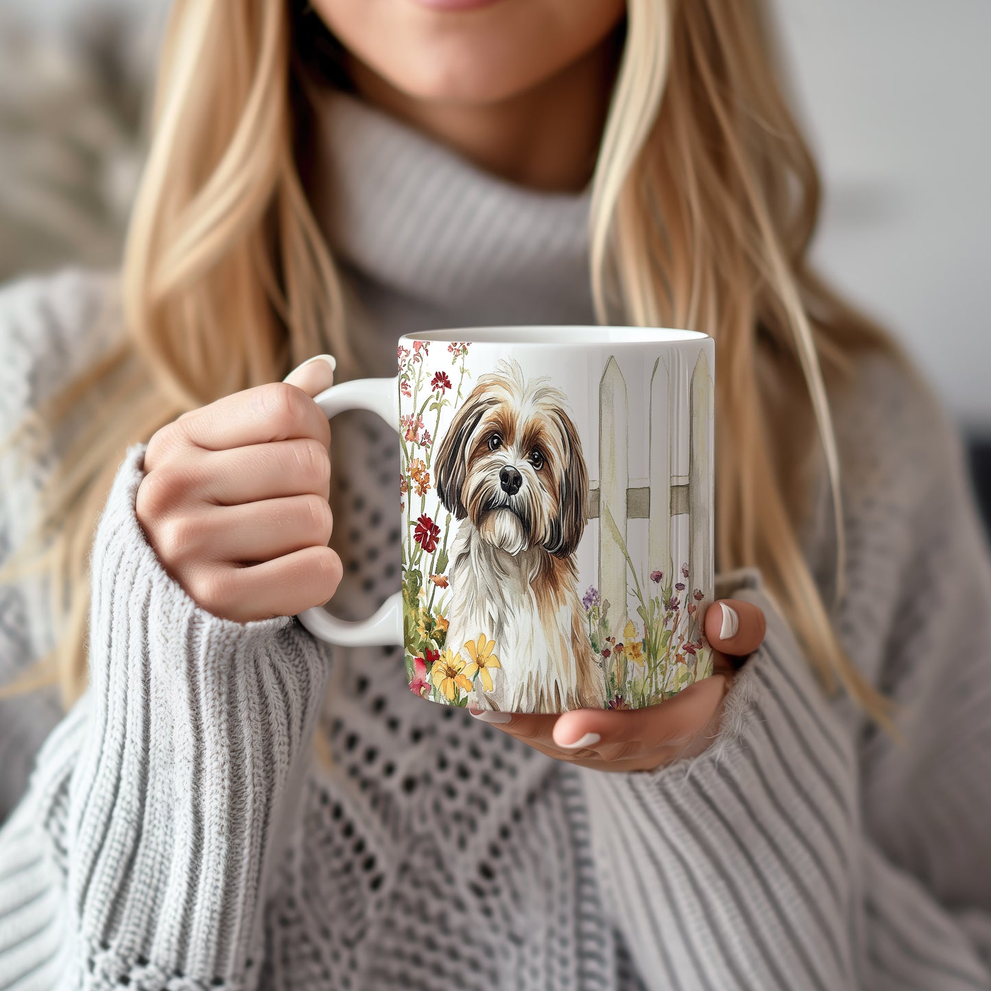 Hrnek s krásným Shih Tzu mezi květinami
