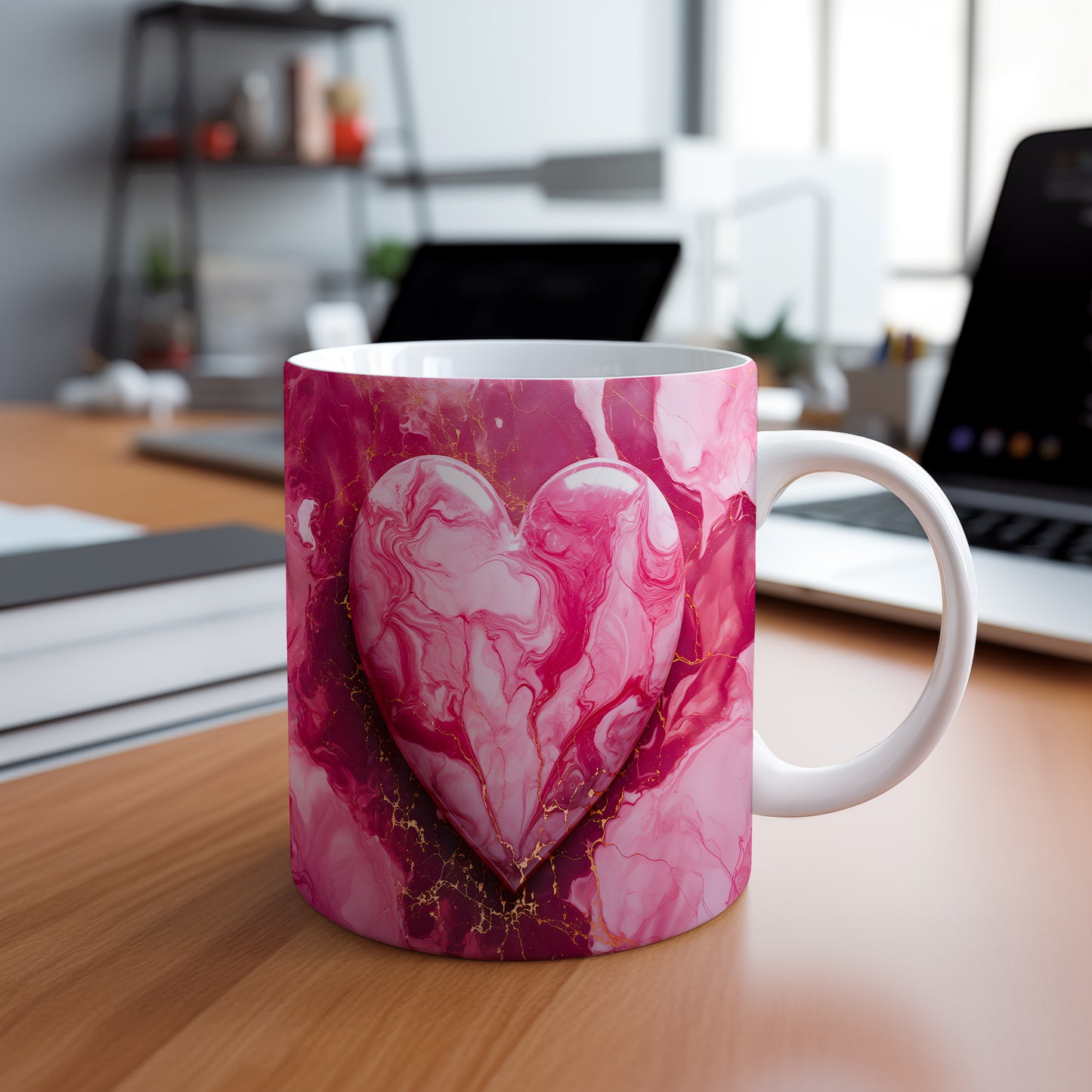 Hrnek srdce v růžovém mramorovém motivu