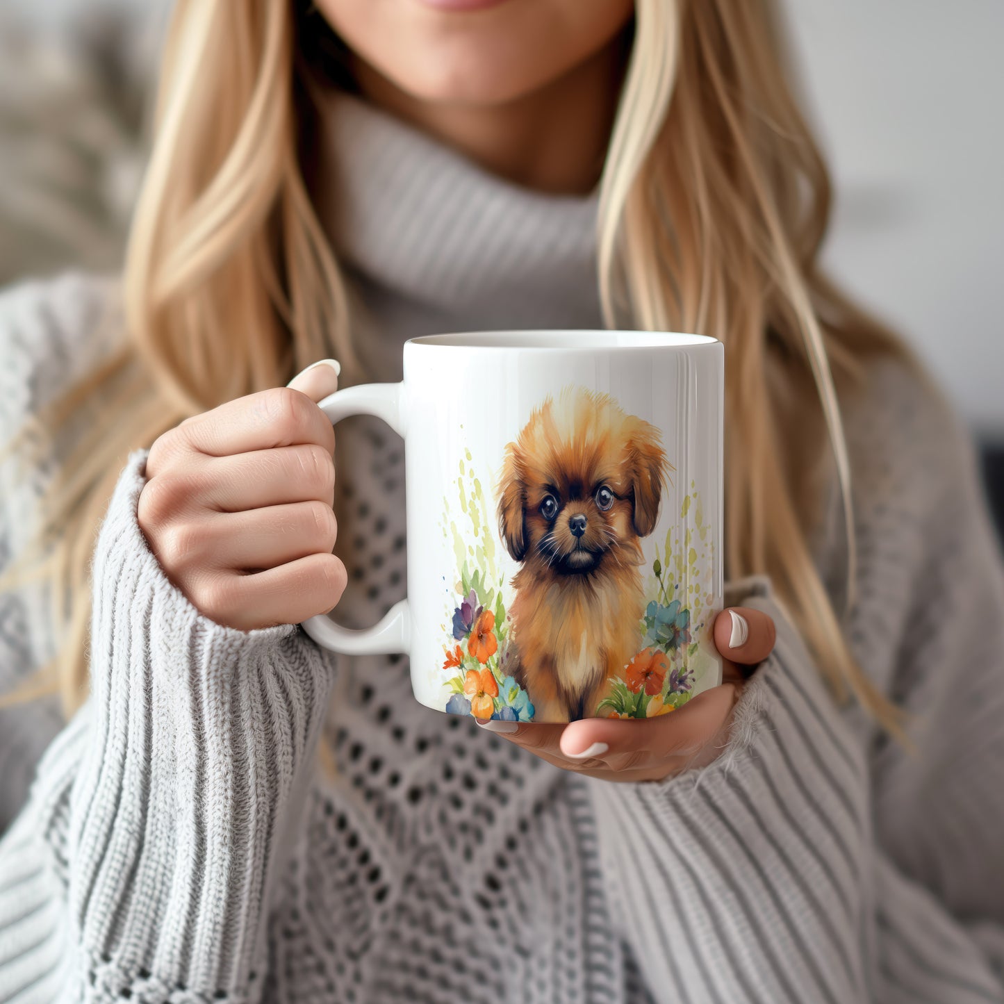 Hrnek s pekingese a květinovým vzorem v hnědých tónech