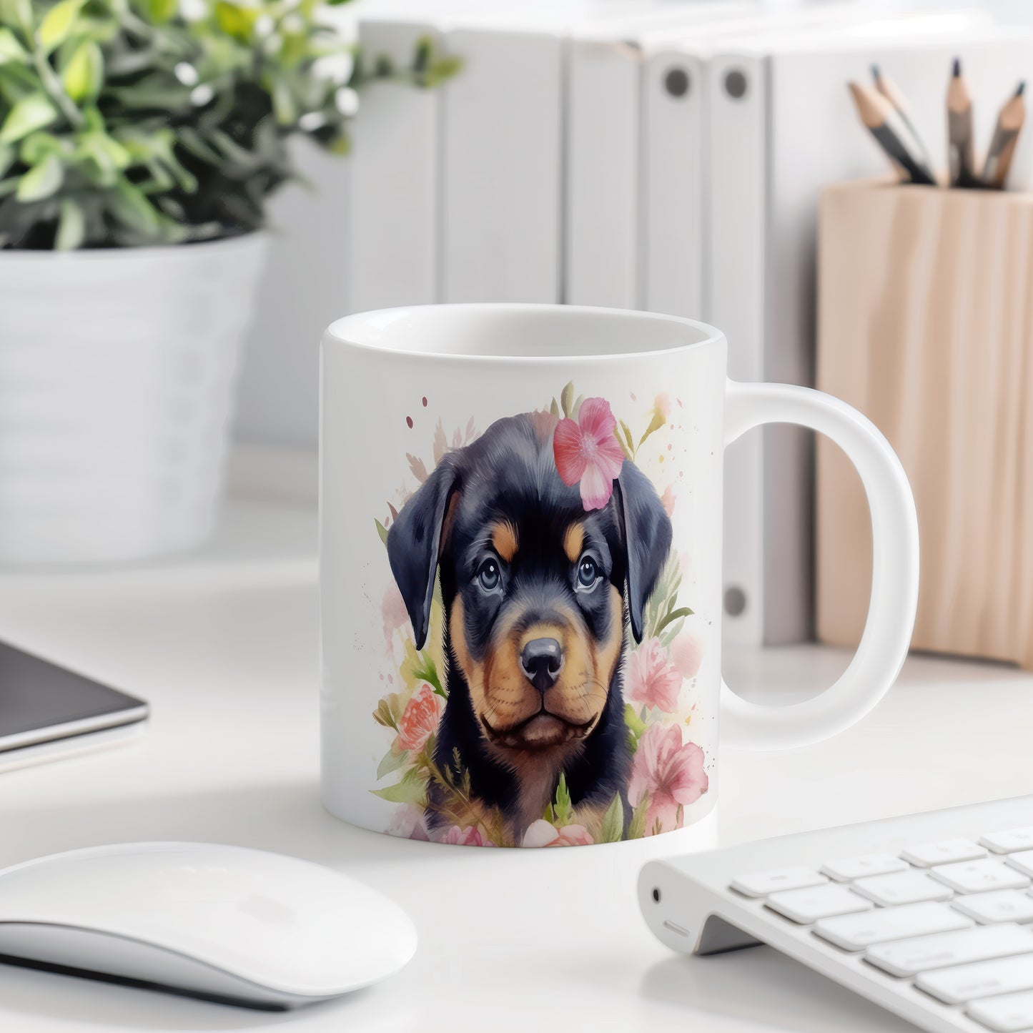 Hrnek s roztomilým štěnětem Rottweiler
