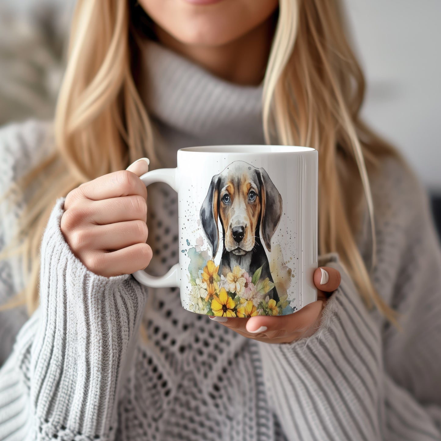 Hrnek s malovaným beagle štěnětem a květinami