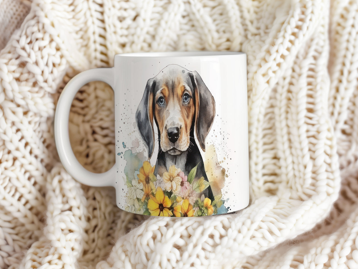 Hrnek s malovaným beagle štěnětem a květinami