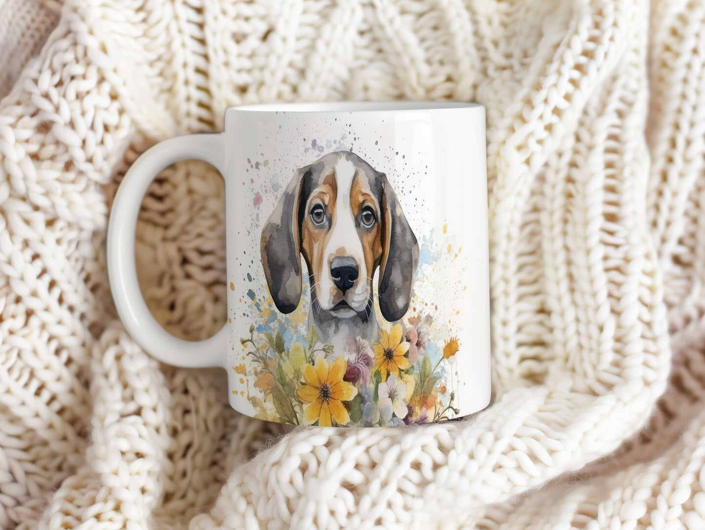 Hrnek s ilustrací beagle a květinami – originální dárek pro milovníky psů